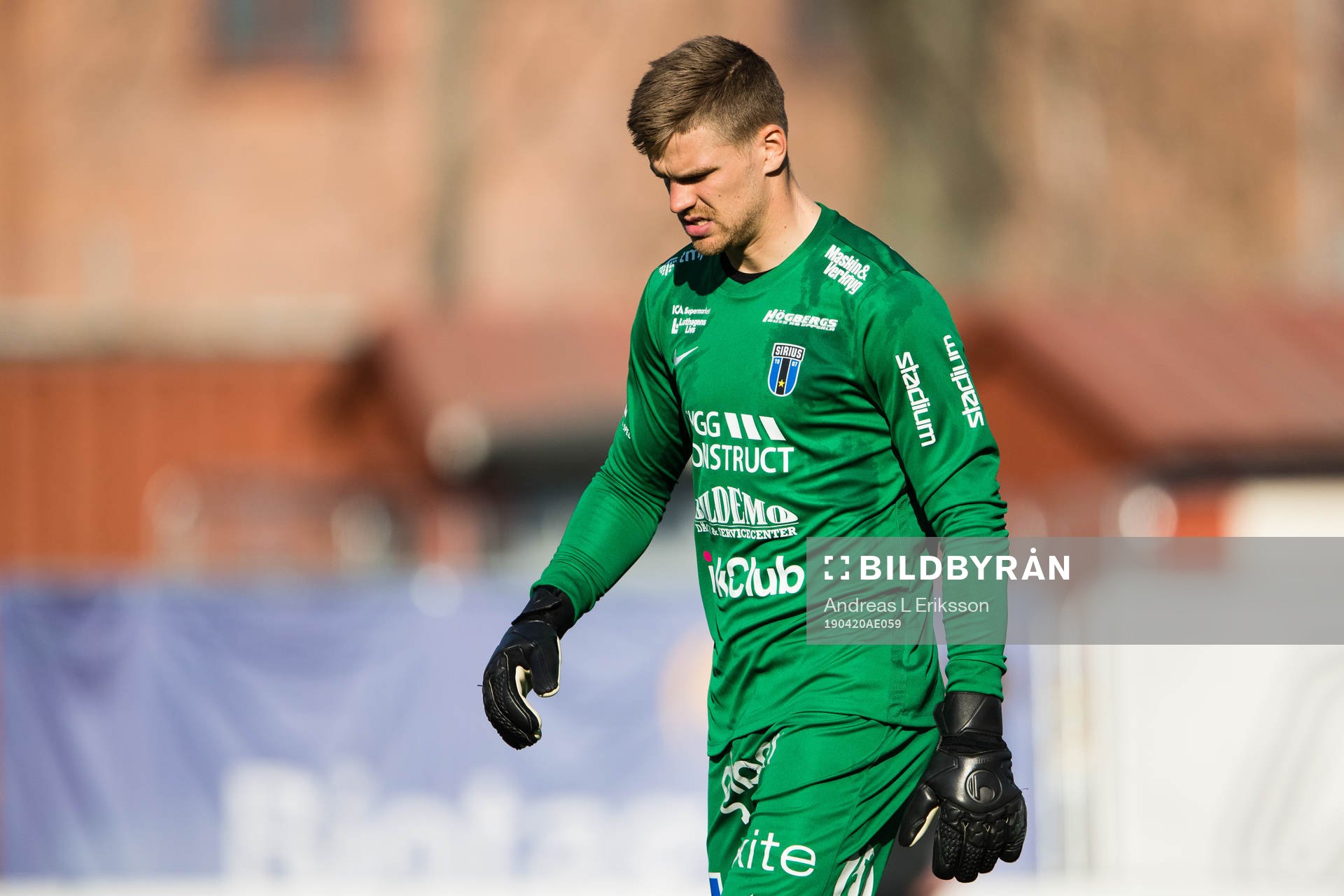 Sirius målvakt Lukas Jonsson deppar