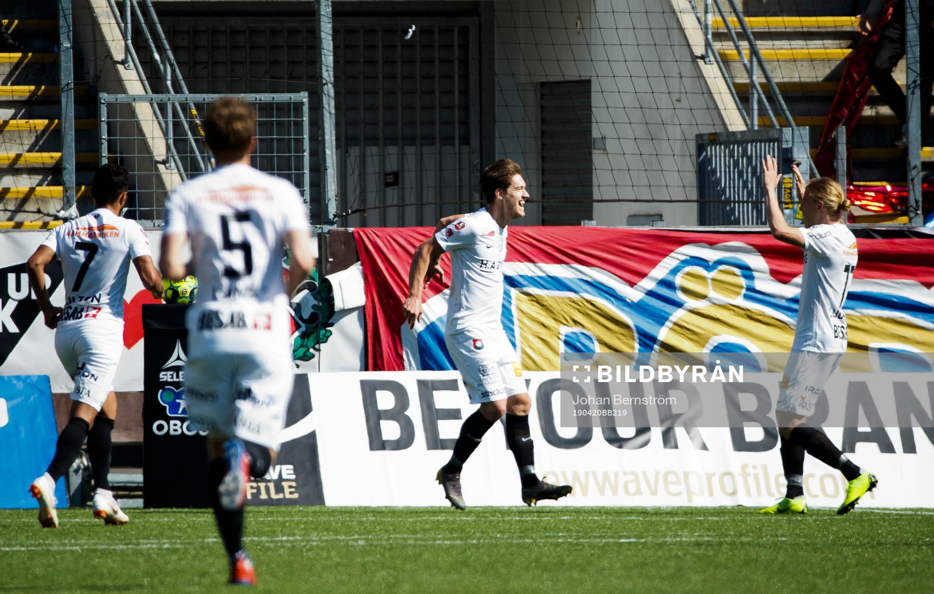 Örgrytes Victor Sköld gör 0-1 och jublar