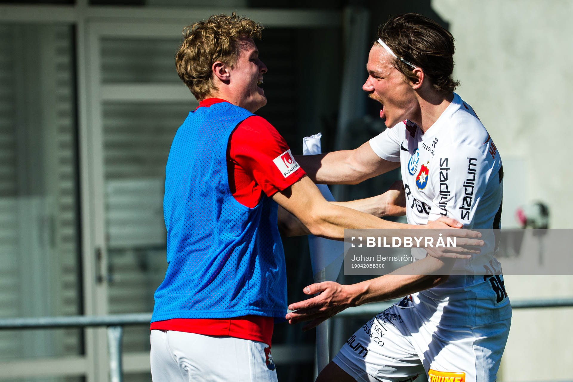 Örgrytes Filip Almström Tähti jublar efter 1-2 med lagkamrat under fotbollsmatchen i Superettan mellan Degerfors och Örgryte den 20 april 2019 i Örebro.