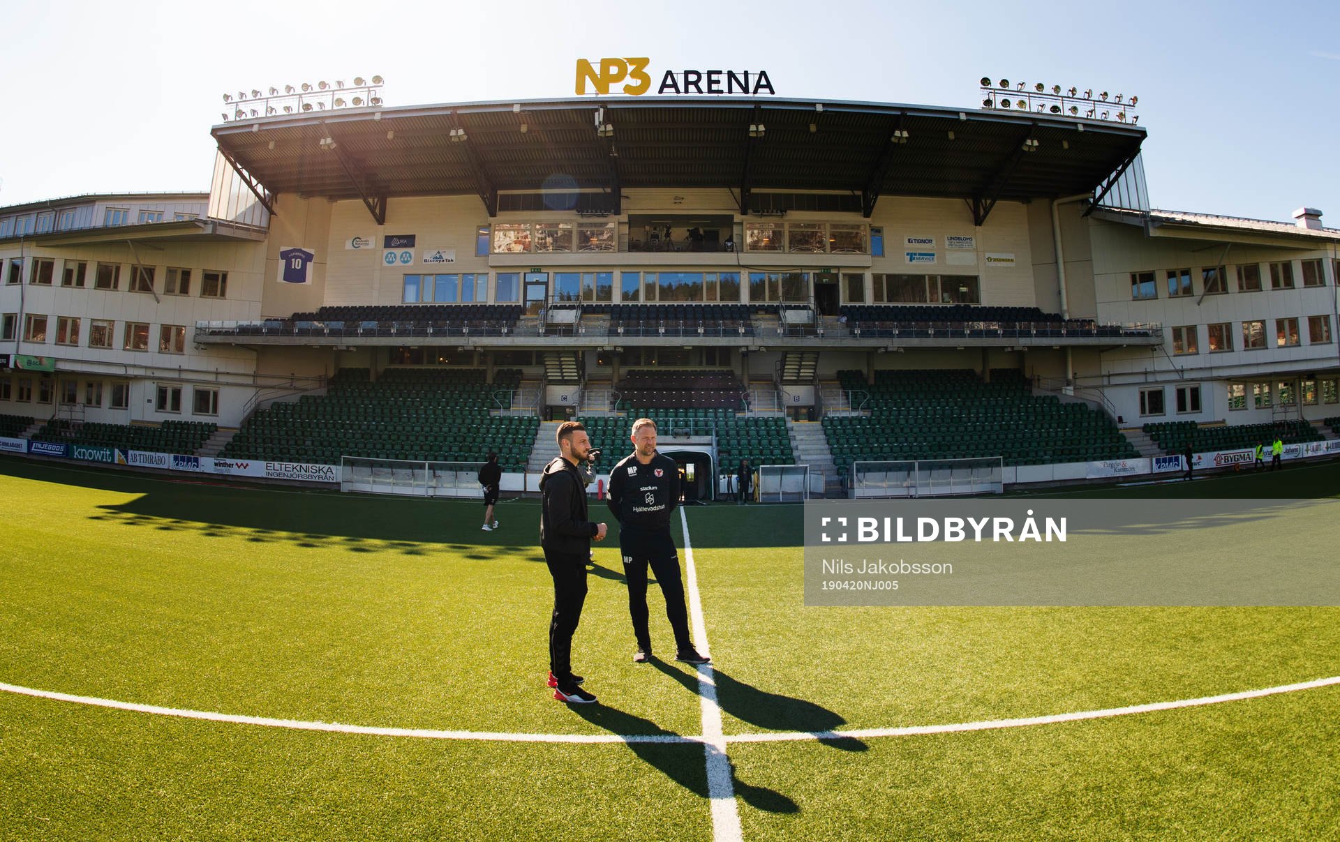 Kalmars tränare Magnus Pehrsson innan fotbollsmatchen i