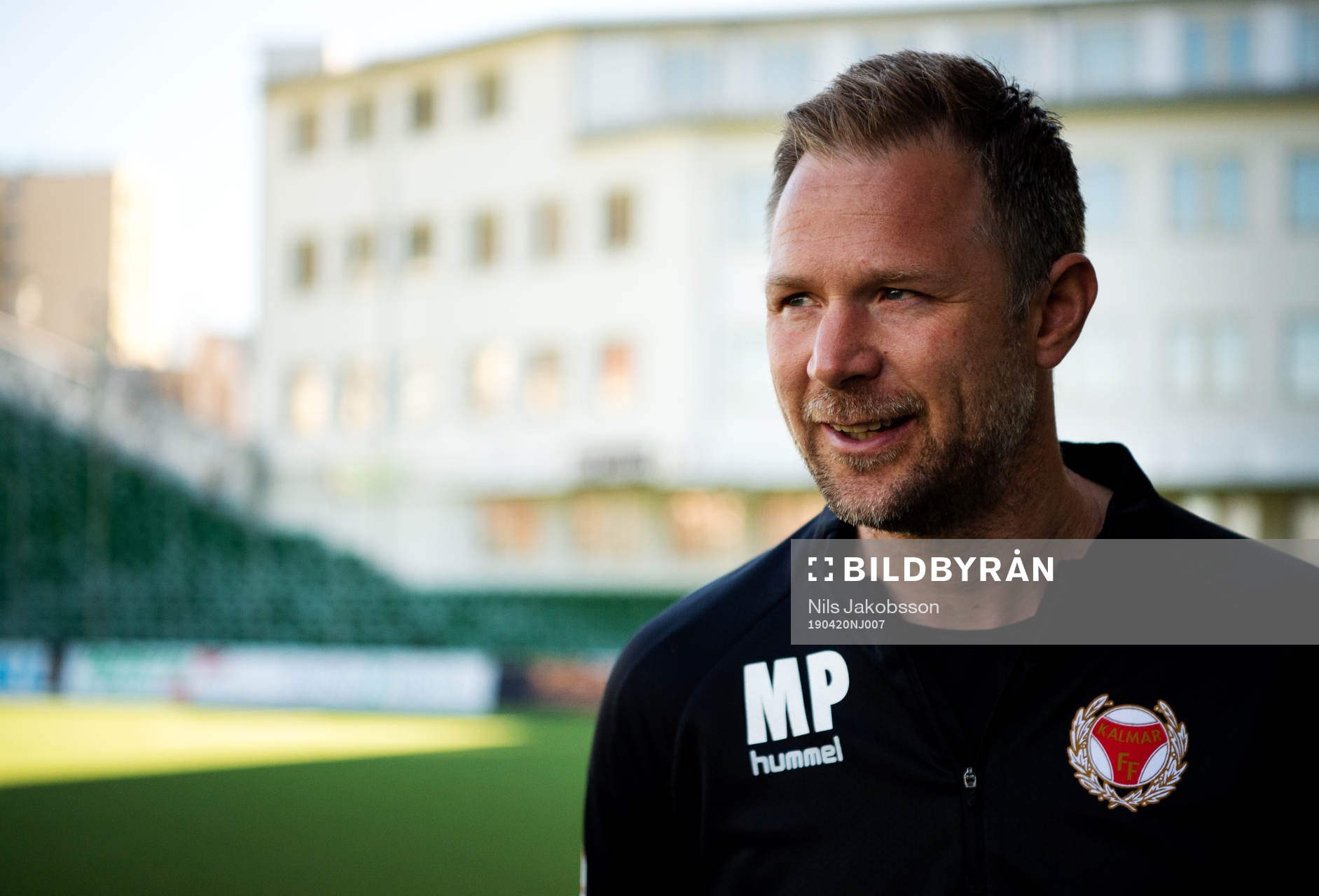 Kalmars tränare Magnus Pehrsson innan fotbollsmatchen i