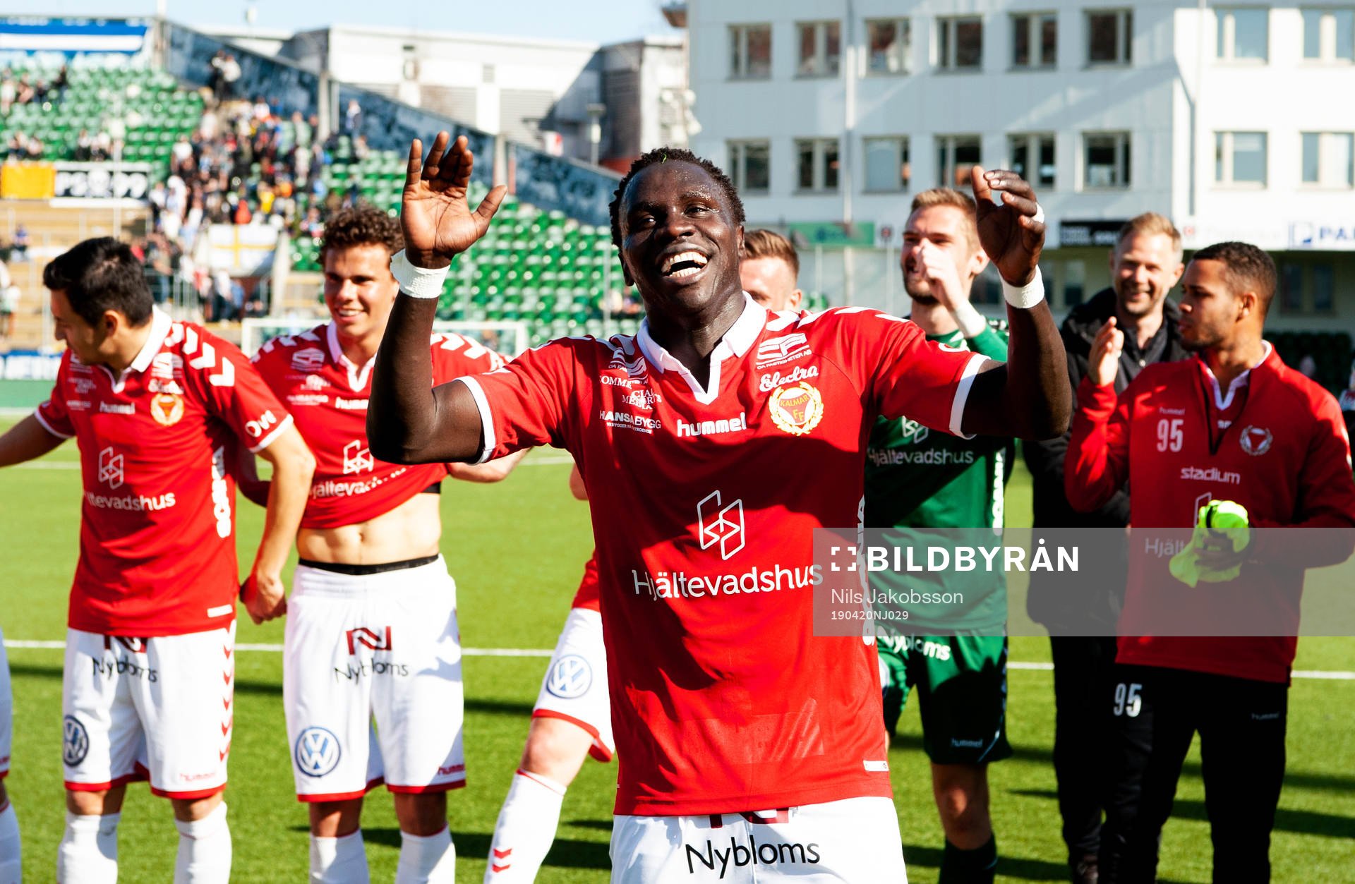 Kalmars Papa Alioune Diouf jublar
