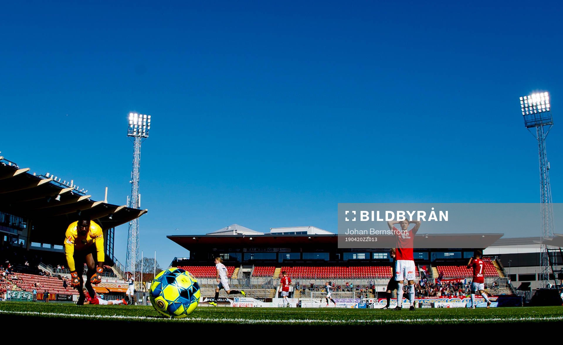 Degerfors målvakt Ismael Diawara och Daniel Janevski