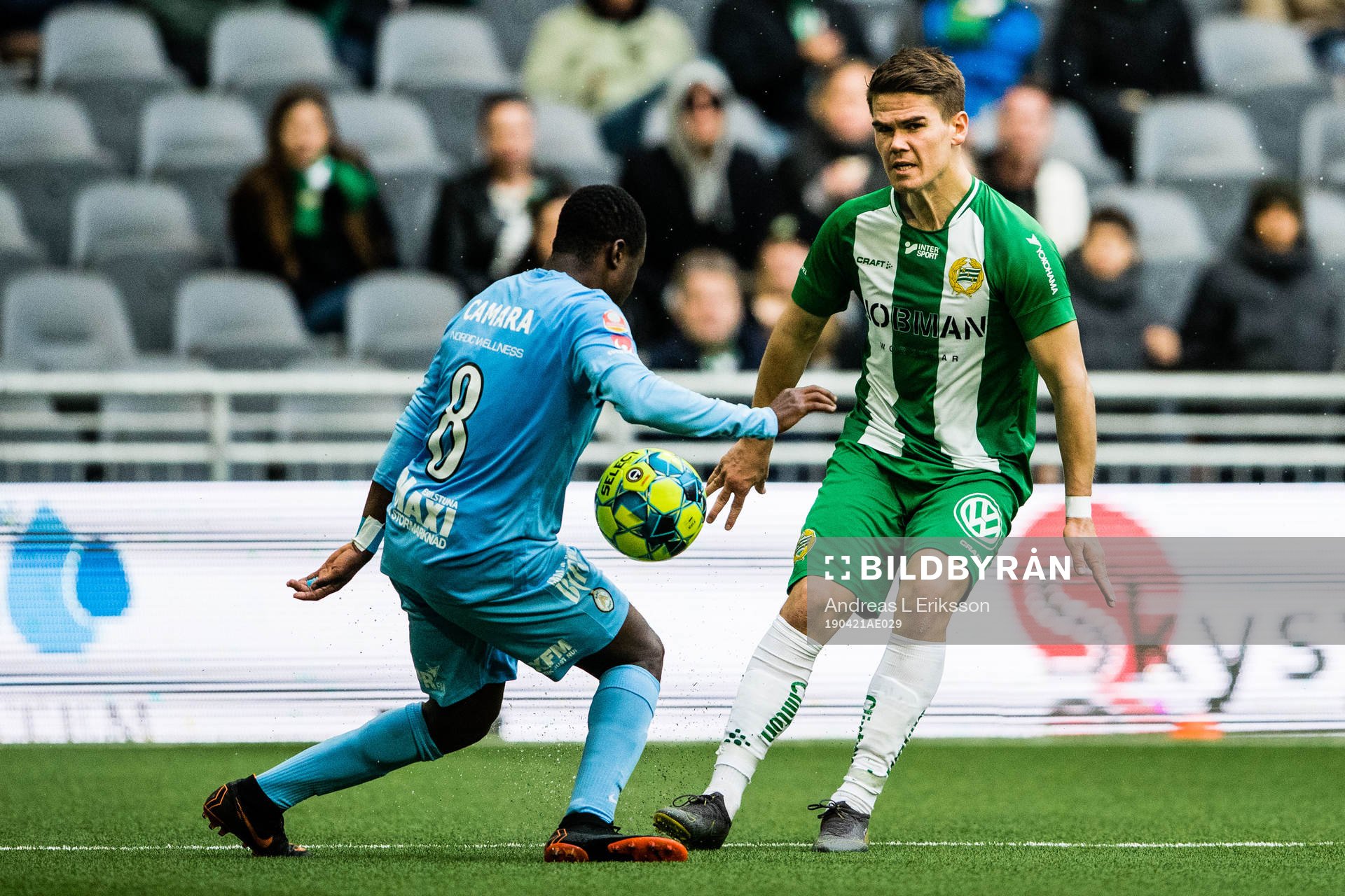 AFC Eskilstunas Ousmane Camara stoppar boll från Hammarbys