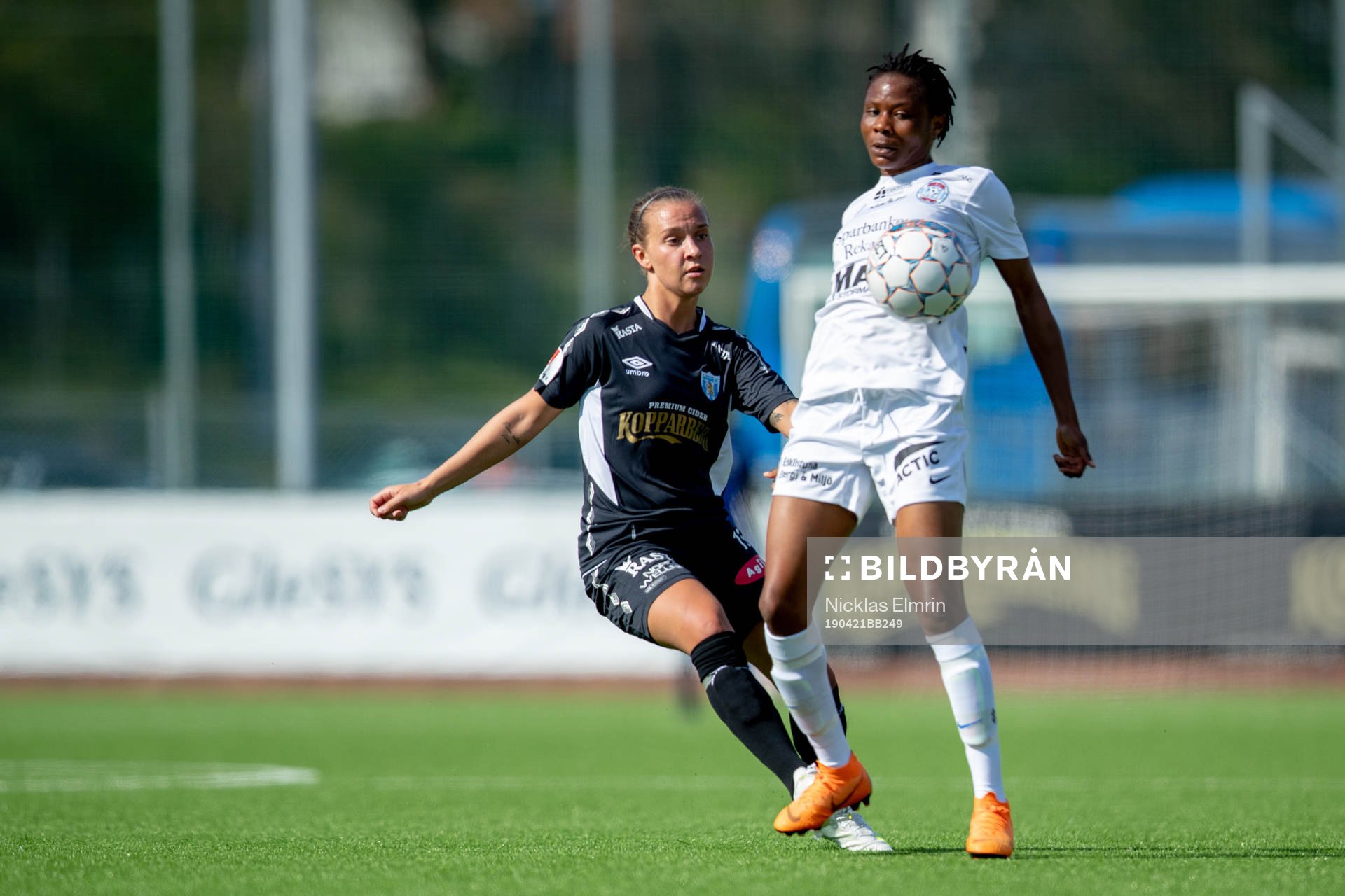 Eskilstunas Halimatu Ayinde mot Göteborgs Julia Zigiotti