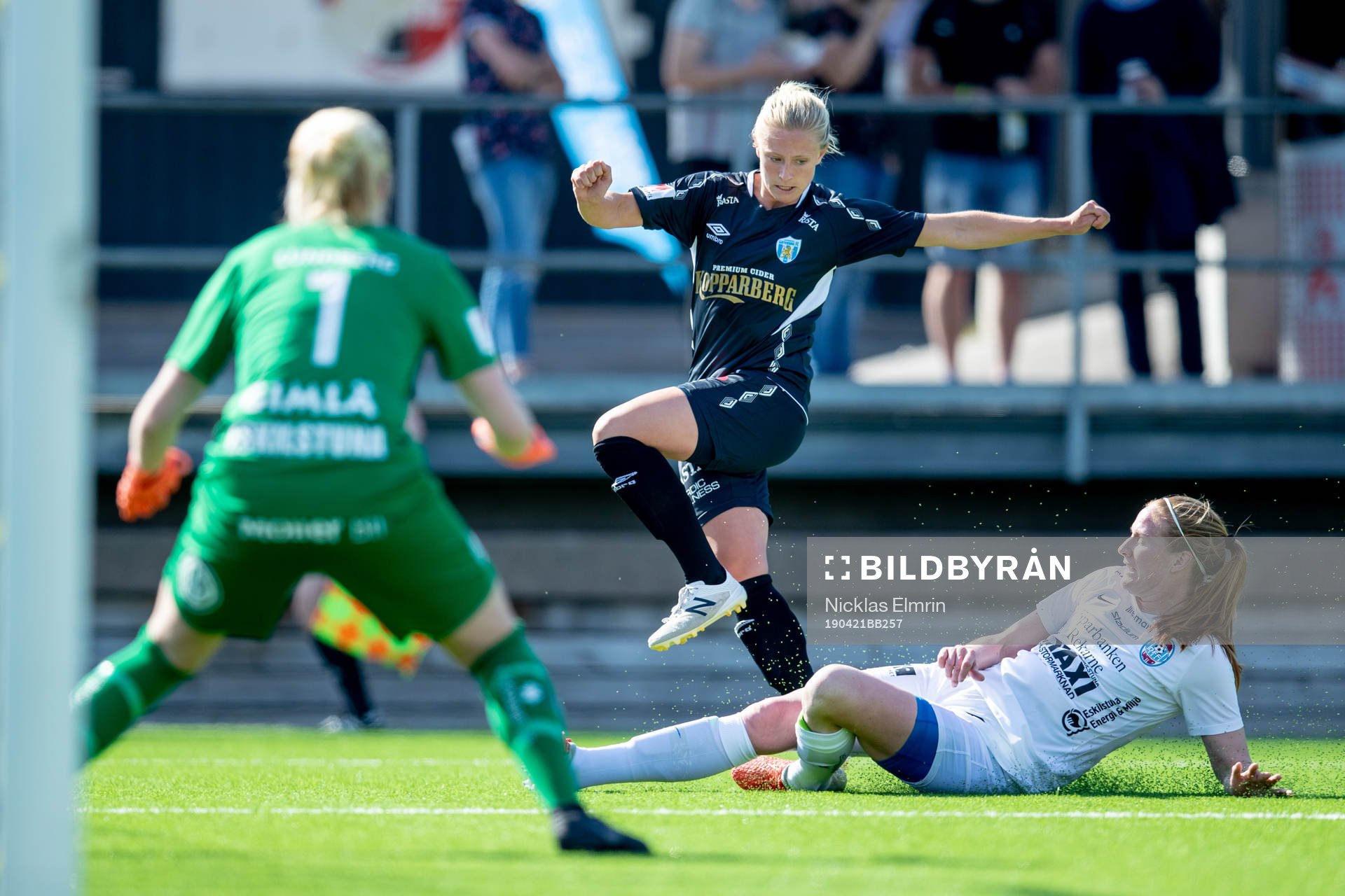 Göteborgs Rebecka Blomqvist mot Eskilstunas Vaila Barsley