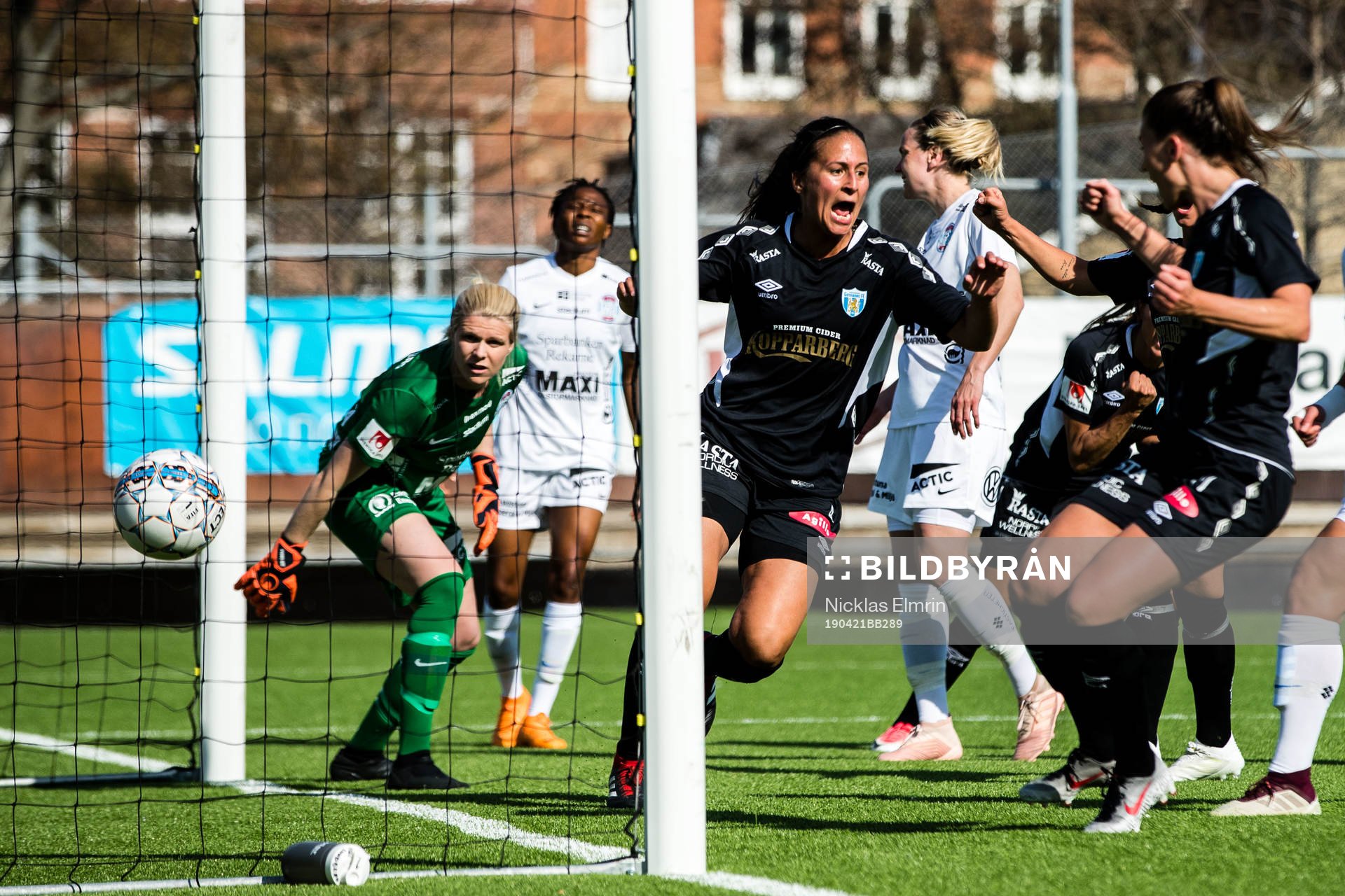 Göteborgs Taylor Leach jublar