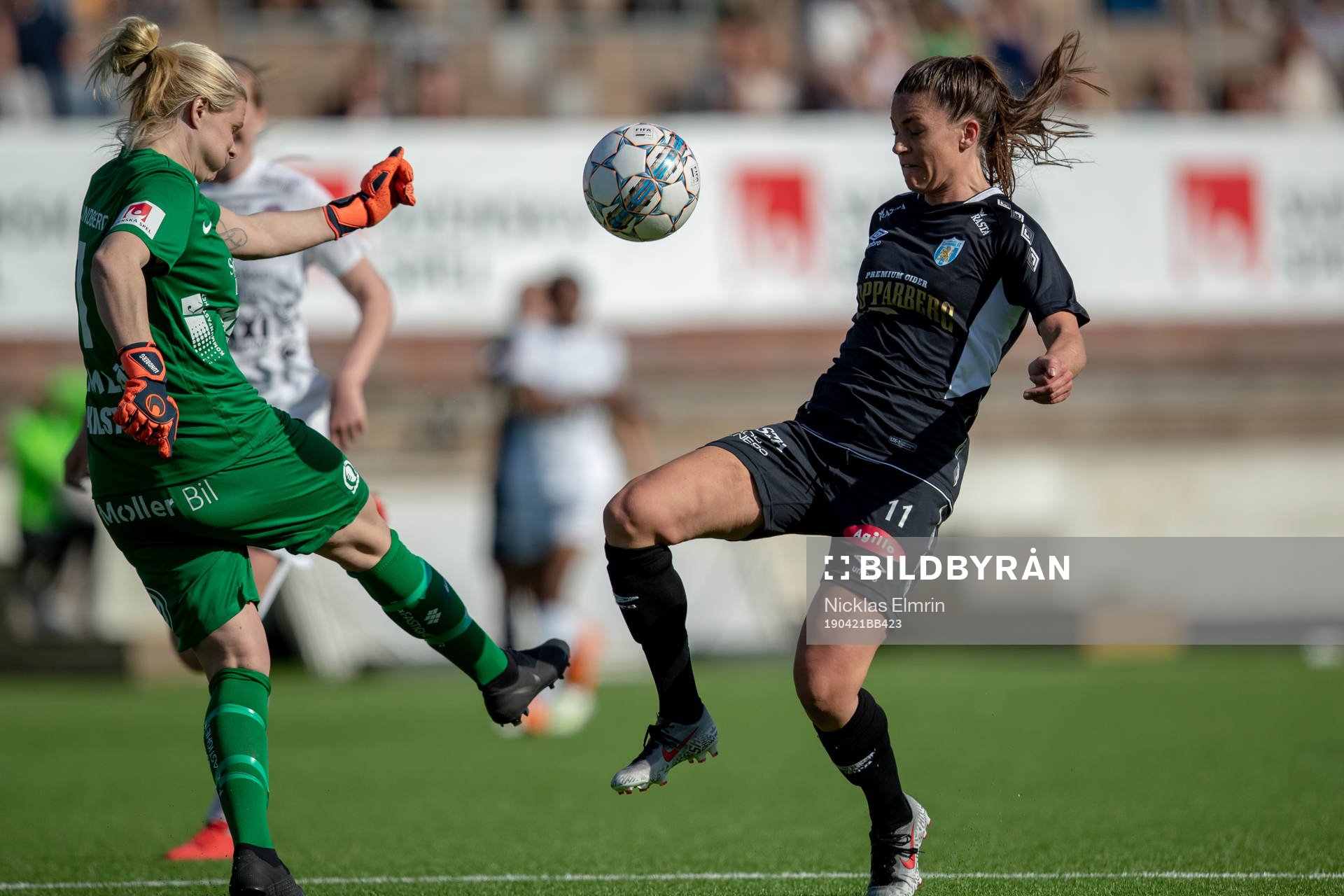 Eskilstunas målvakt Emelie Lundberg mot Göteborgs Pauline