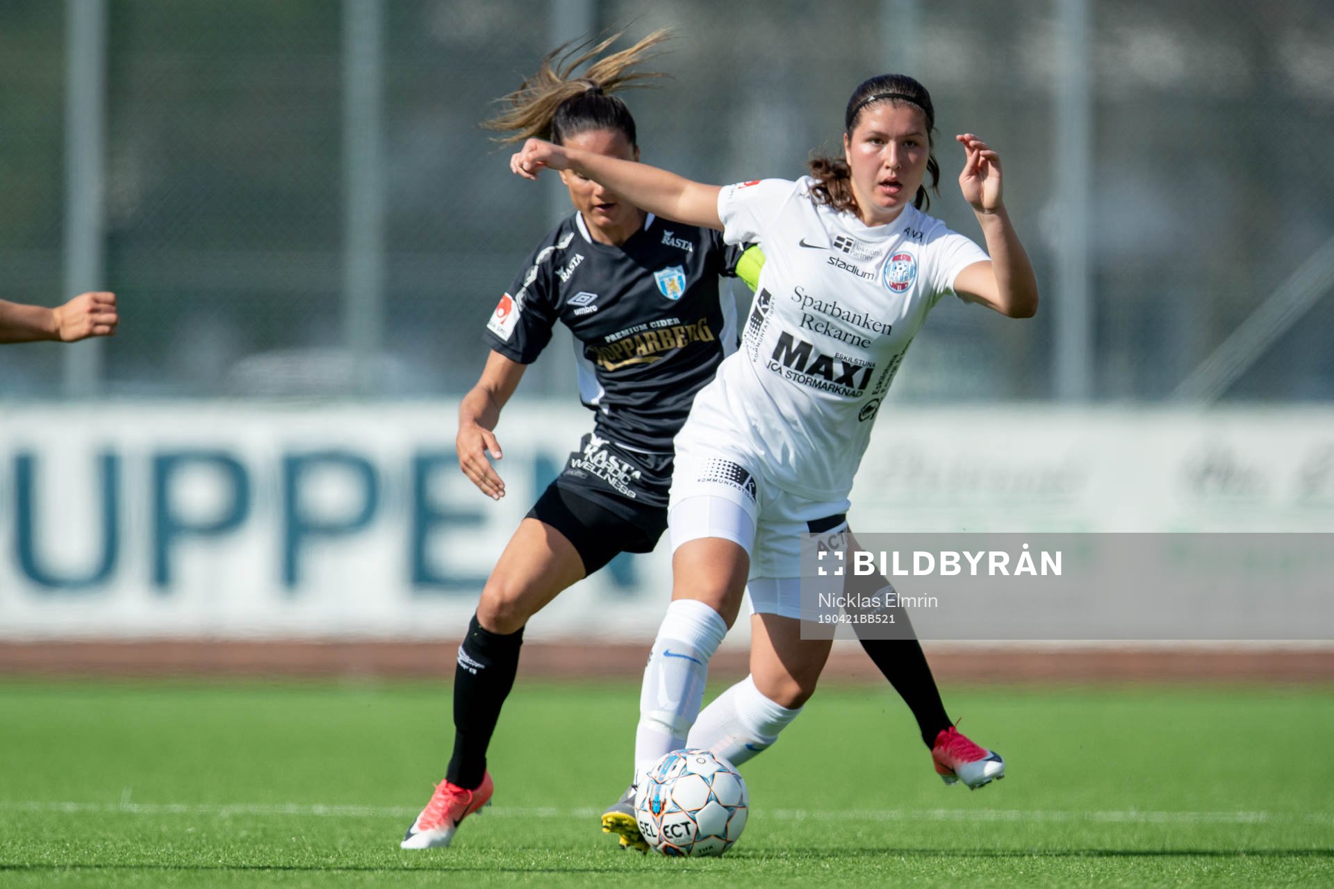 Eskilstunas Loretta Kullashi mot Göteborgs  Beata Kollmats