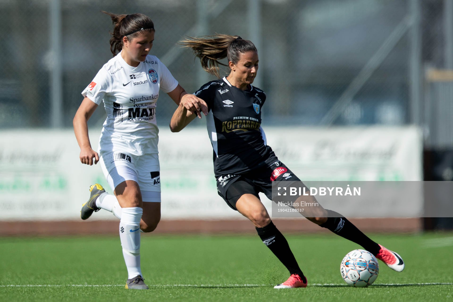 Eskilstunas Loretta Kullashi mot Göteborgs  Beata Kollmats
