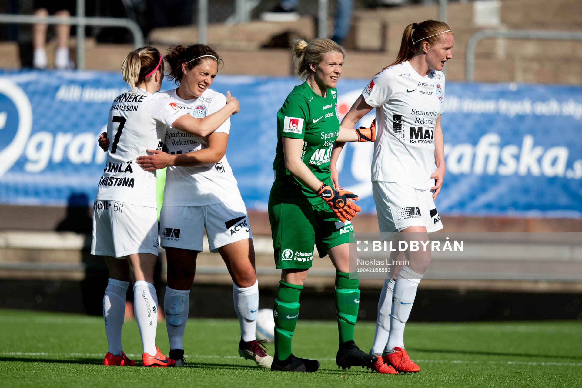 Eskilstunas målvakt Emelie Lundberg, Petra Johansson,