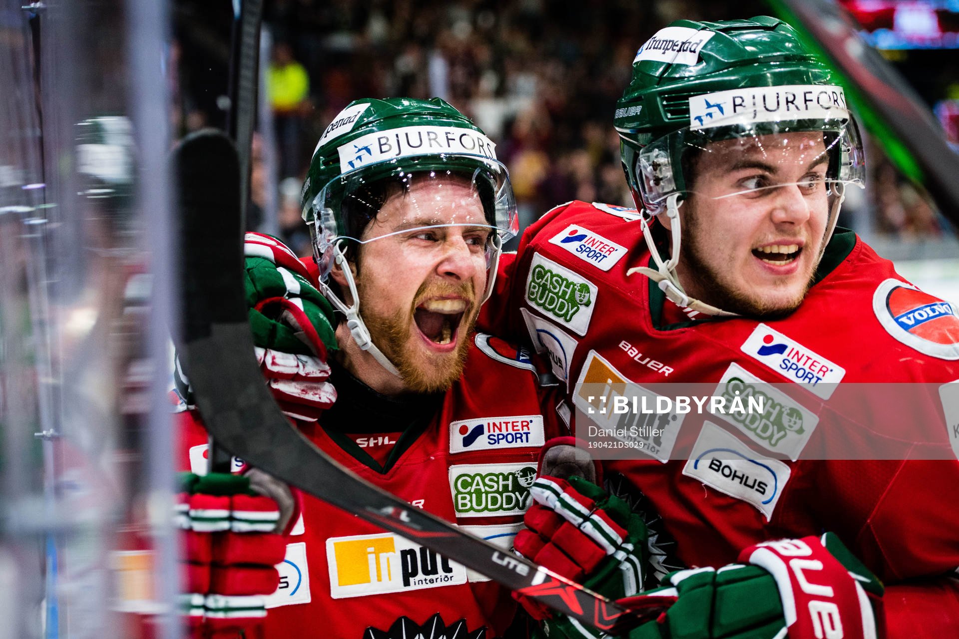 Frölundas Chay Genoway och Samuel Fagemo jublar