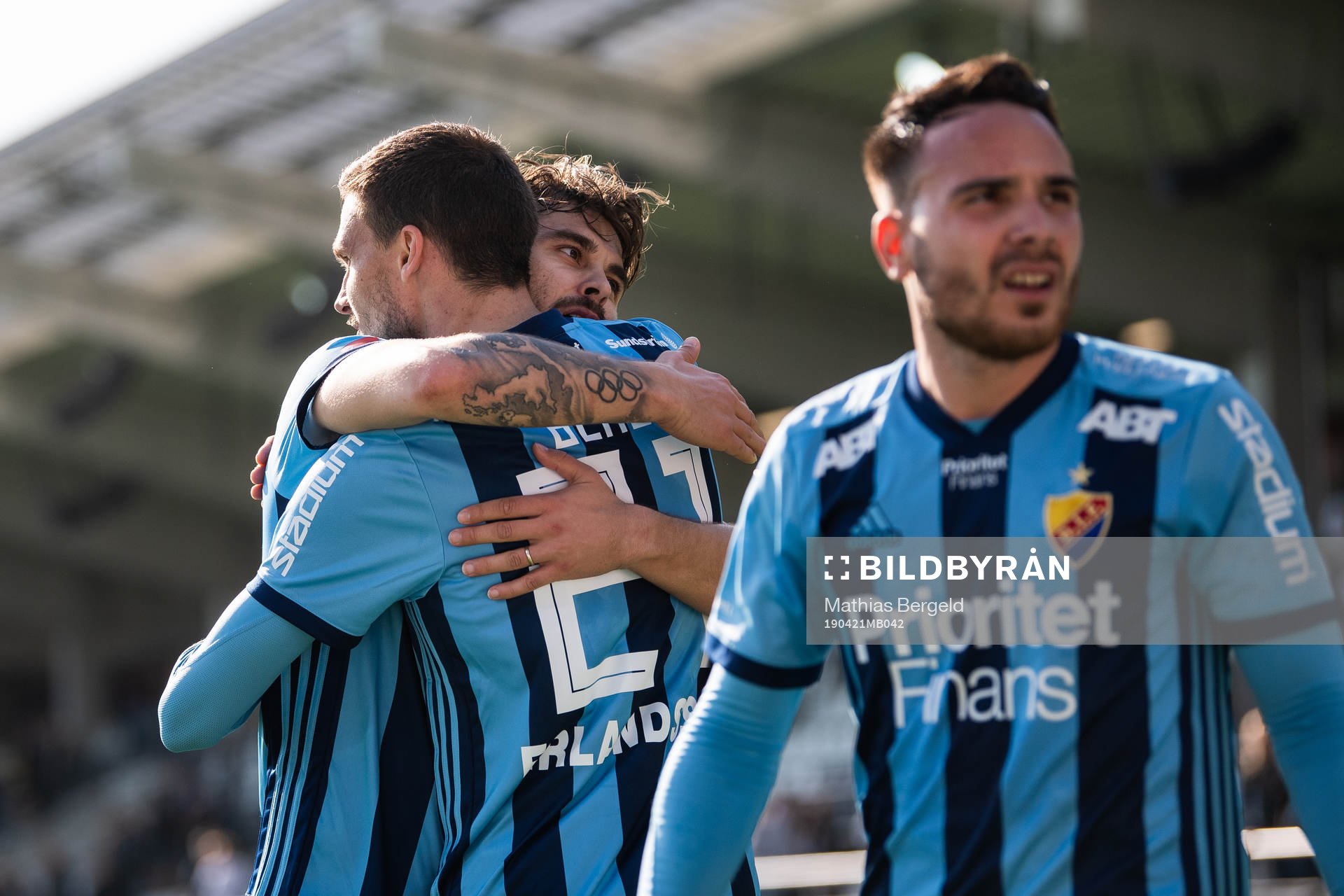 Djurgårdens Astrit Ajdarevic och Erik Berg jublar efter fotbollsmatchen i Allsvenskan mellan Häcken och Djurgården den 21 april 2019 i Göteborg.