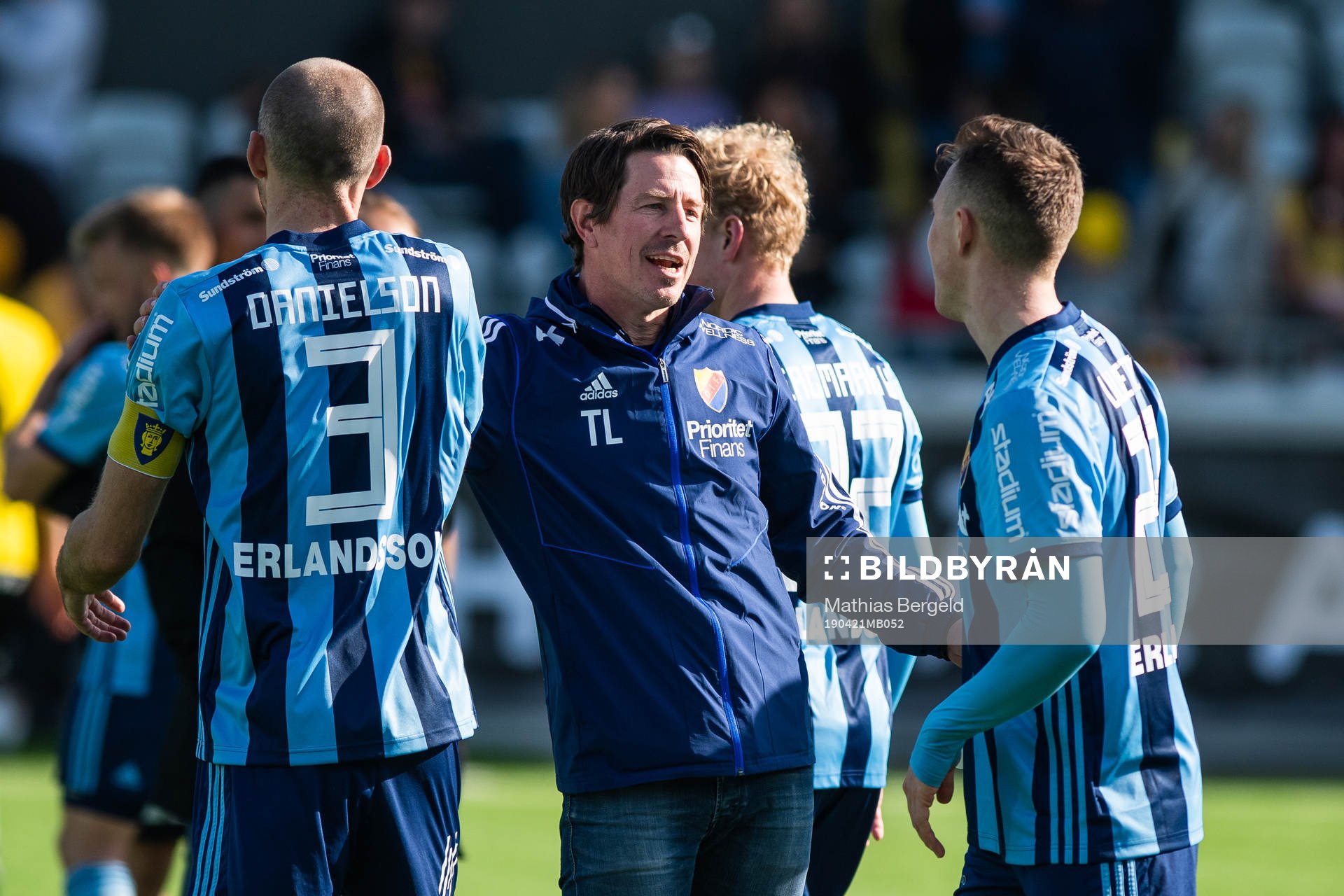 Djurgårdens tränare Thomas Lagerlöf jublar