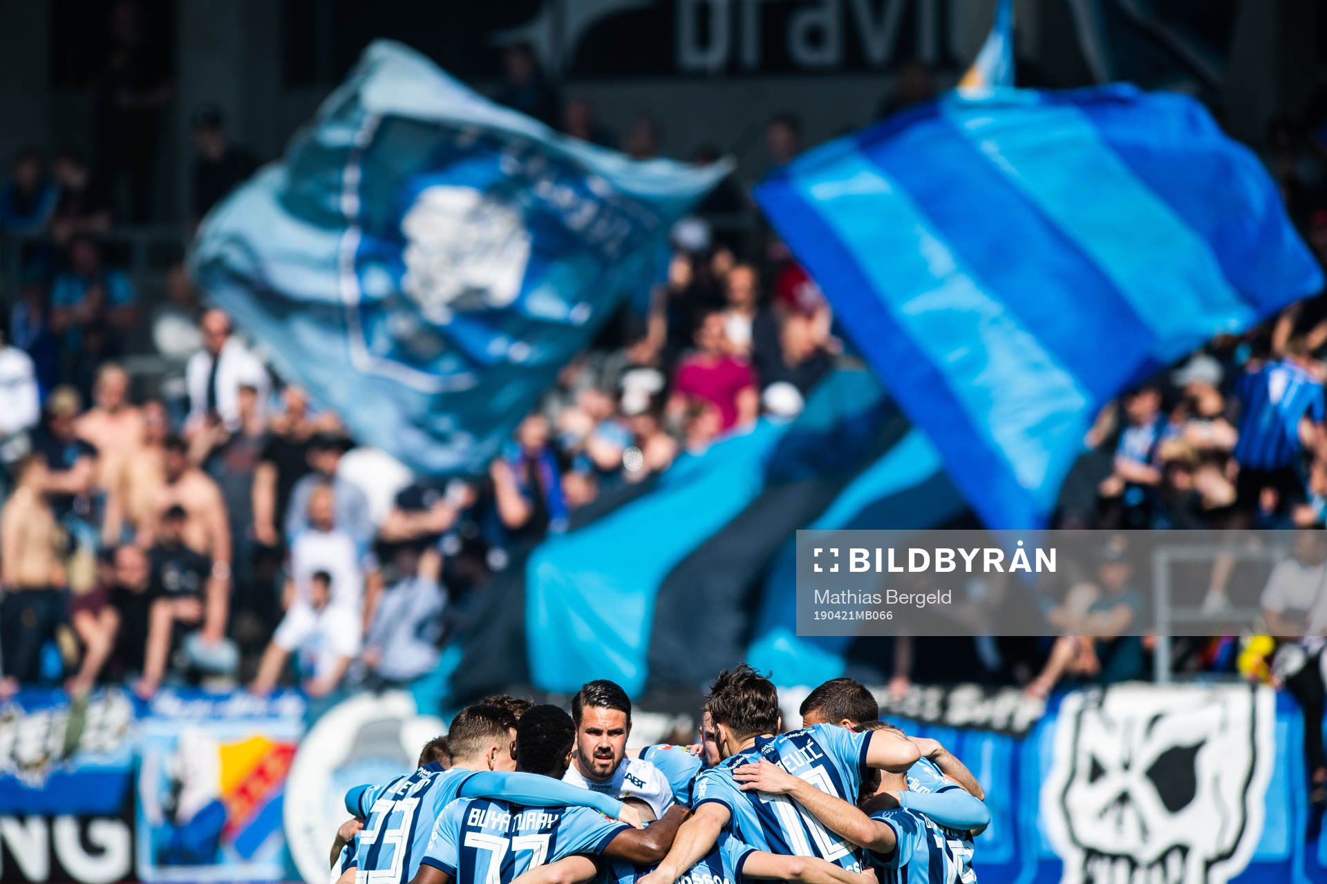 Djurgårdens spelare samlas inför fotbollsmatchen i Allsvenskan mellan Häcken och Djurgården den 21 april 2019 i Göteborg.