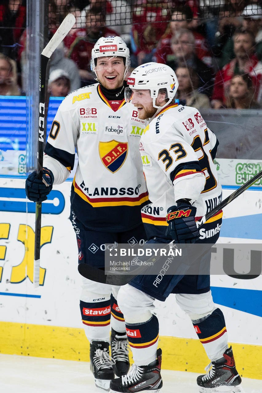 Djurgårdens Marcus Davidsson jublar medLinus Hultström