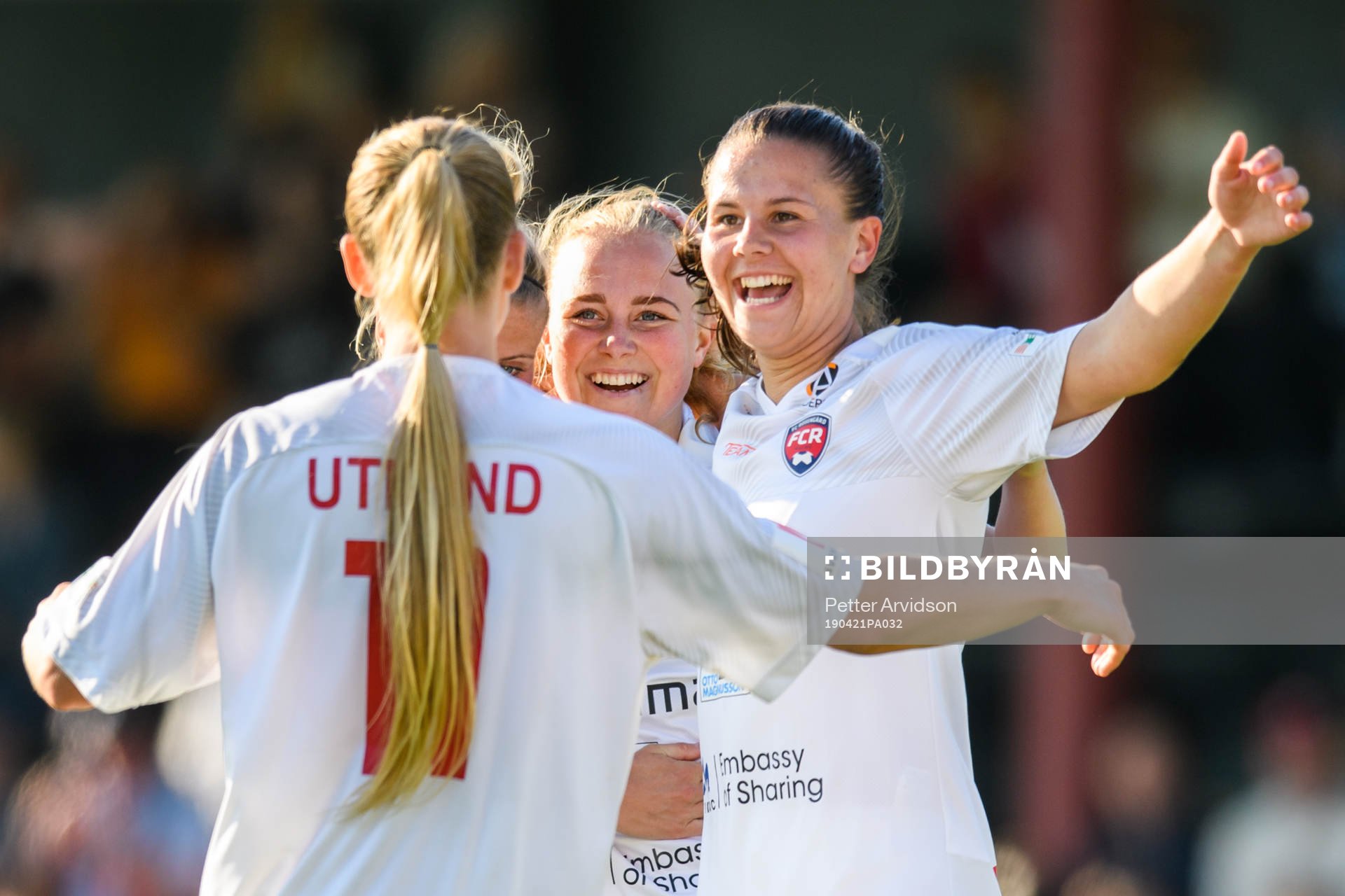 Rosengårds Ebba Wieder jublar med Josefin Harrysson