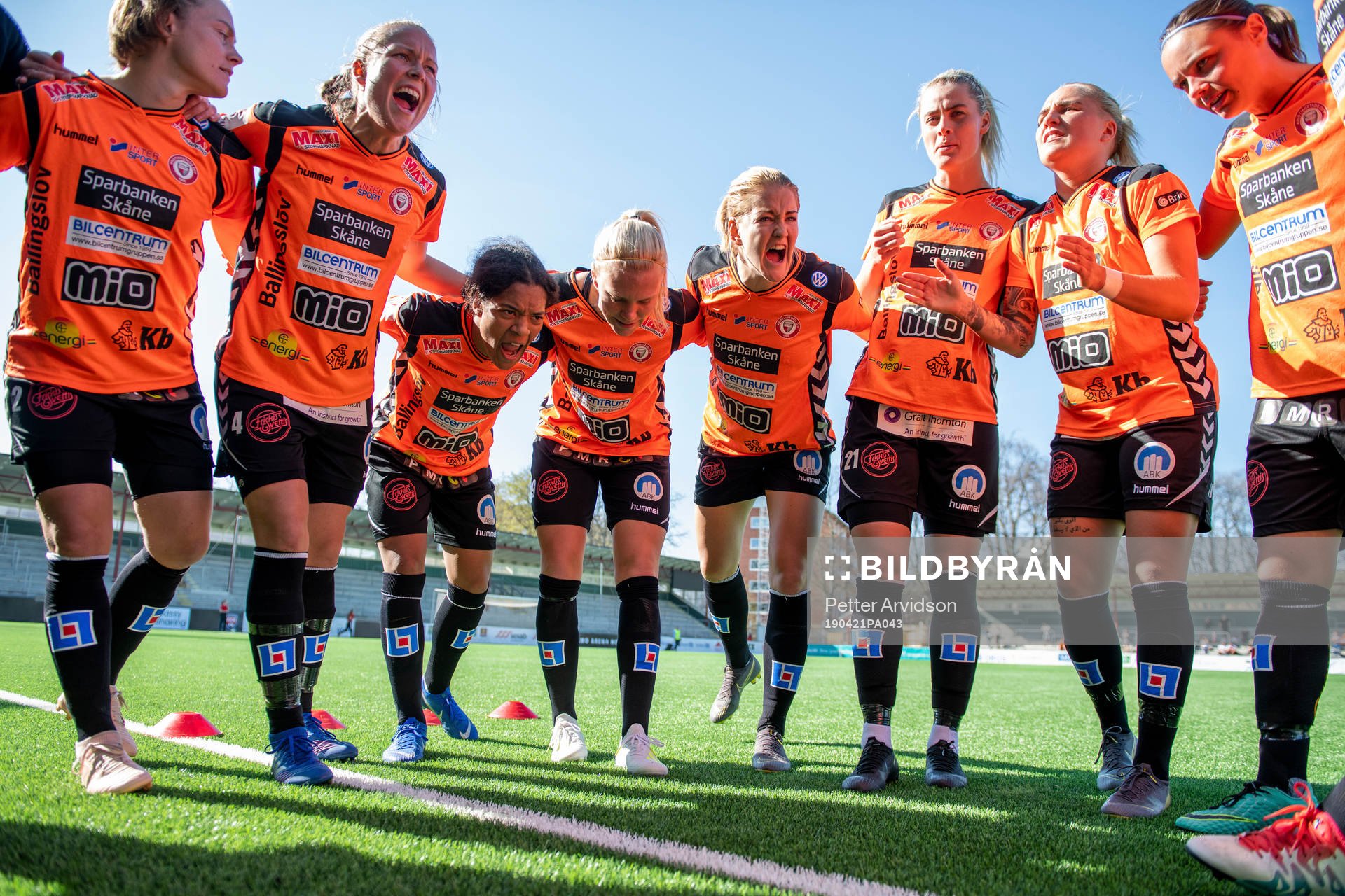 Kristianstads spelare taggar till inför fotbollsmatchen i Damallsvenskan mellan FC Rosengård och Kristianstad den 21 april 2019 I Malmö.