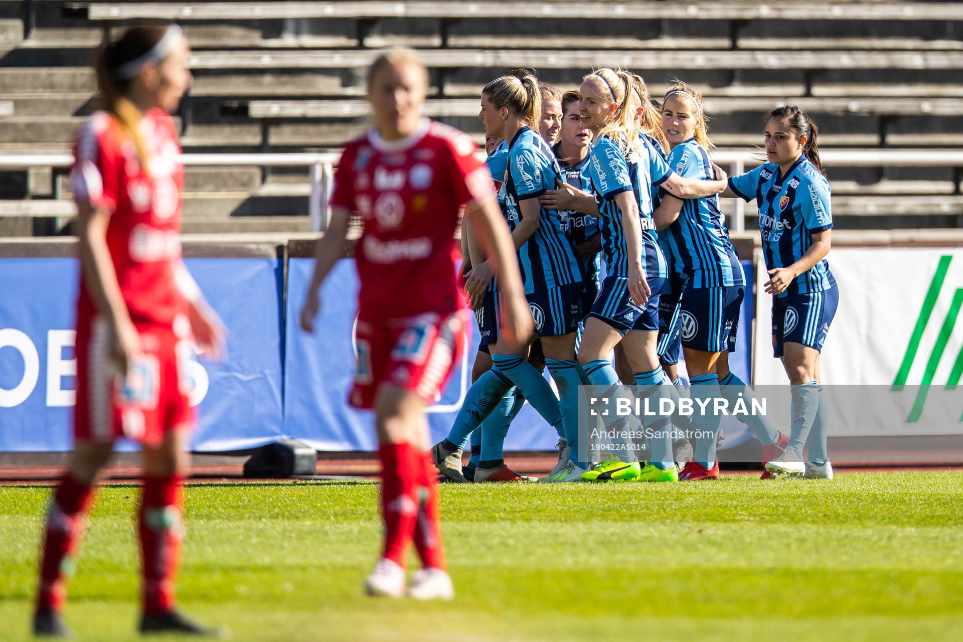 Djurgårdens Mia Jalkerud jublar med lagkamrater