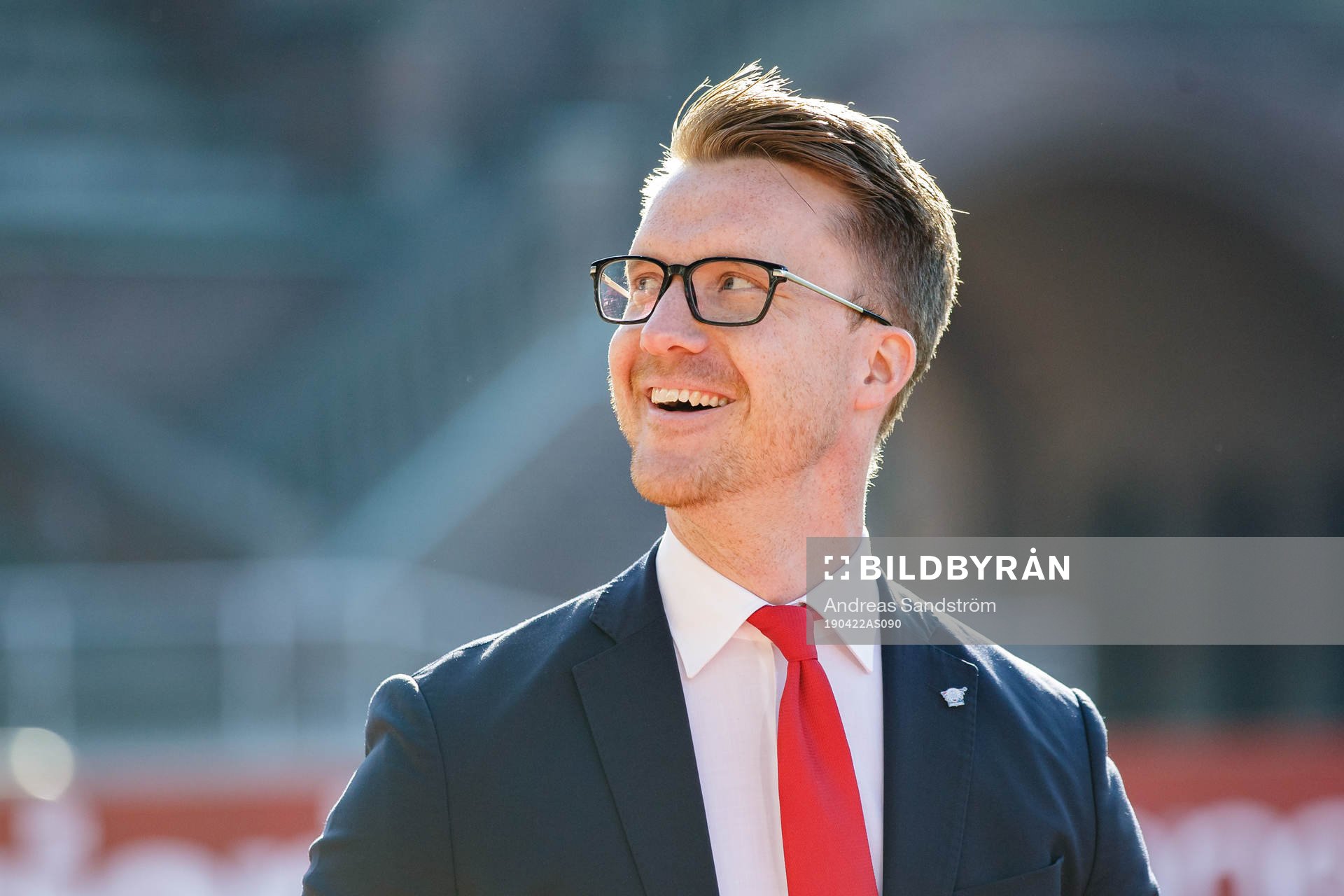 Linköpings tränare Olof Unogård ser glad ut efter fotbollsmatchen i Damallsvenskan mellan Djurgården och Linköping den 22 april 2019 i Stockholm.