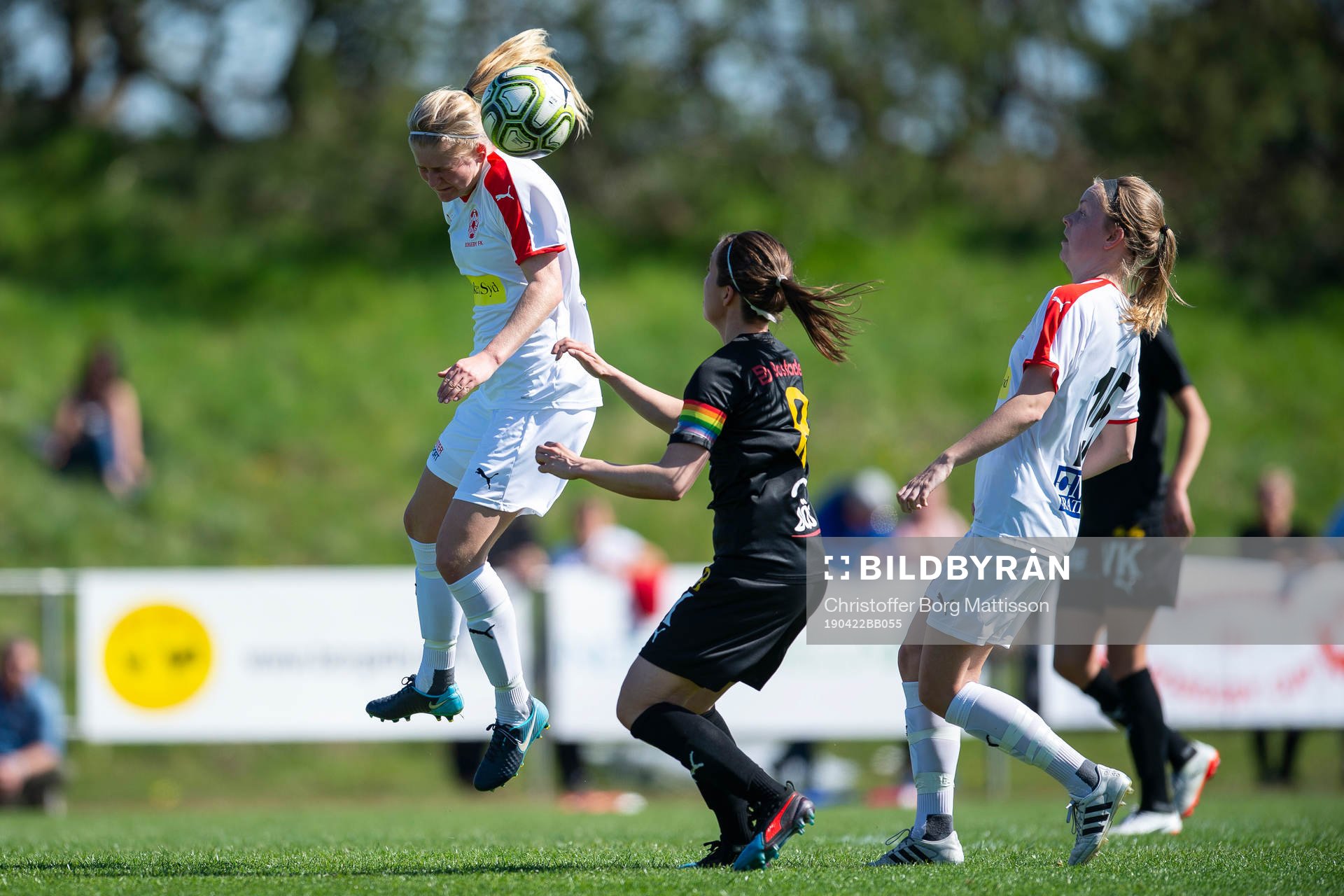 Borgebys Louise Hayden nickar en boll