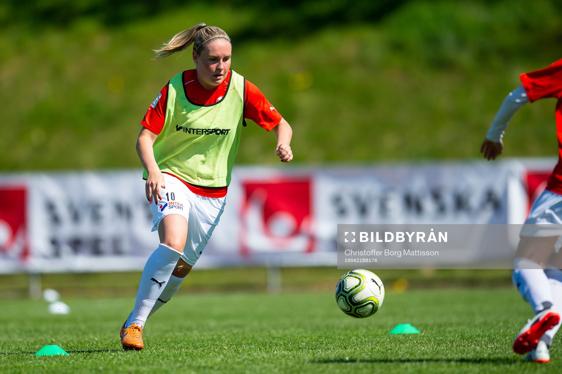 Borgebys Rebecka Holm under uppvärmningen inför fotbollsmatchen i Elitettan mellan Borgeby och Umeå IK den 22 april 2019 i Borgeby.