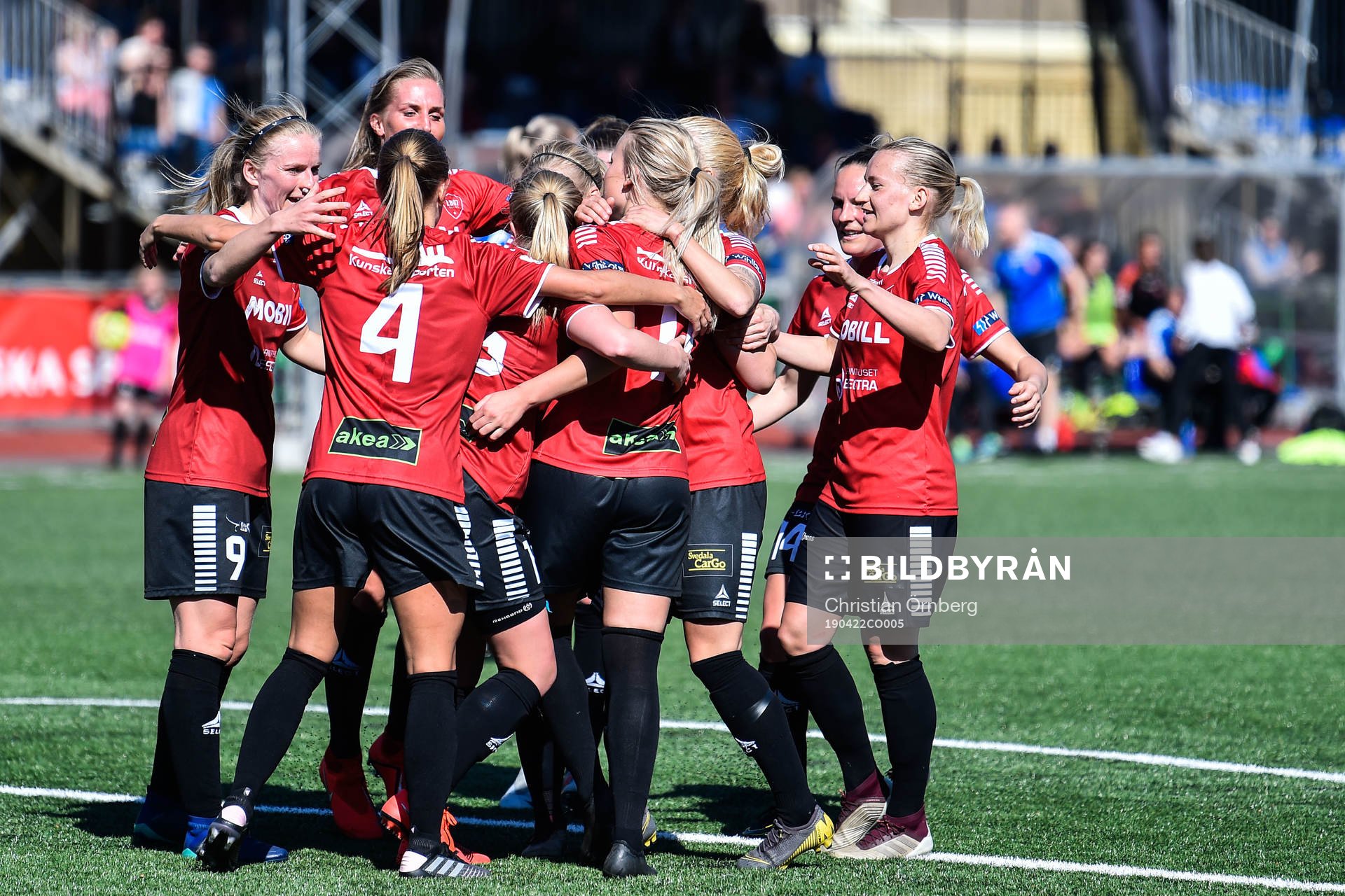 Limhamn Bunkeflos Sophie Sundqvist jublar med lagkamrater