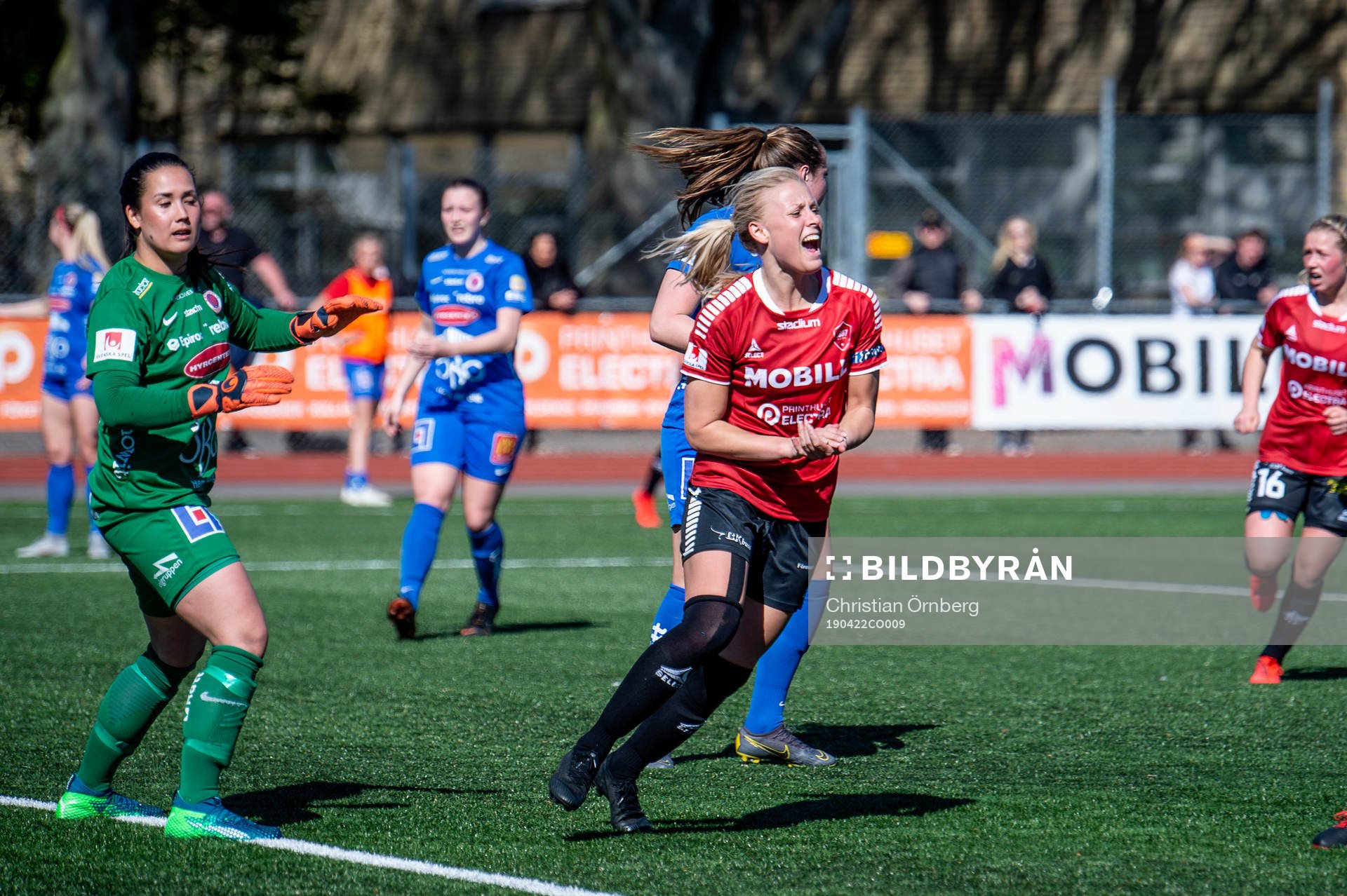 Limhamn Bunkeflos Sophie Sundqvist jublar efter 1-1 under fotbollsmatchen i Damallsvenskan mellan Limhamn Bunkeflo och Örebro den 22 april 2019 i Malmö.
