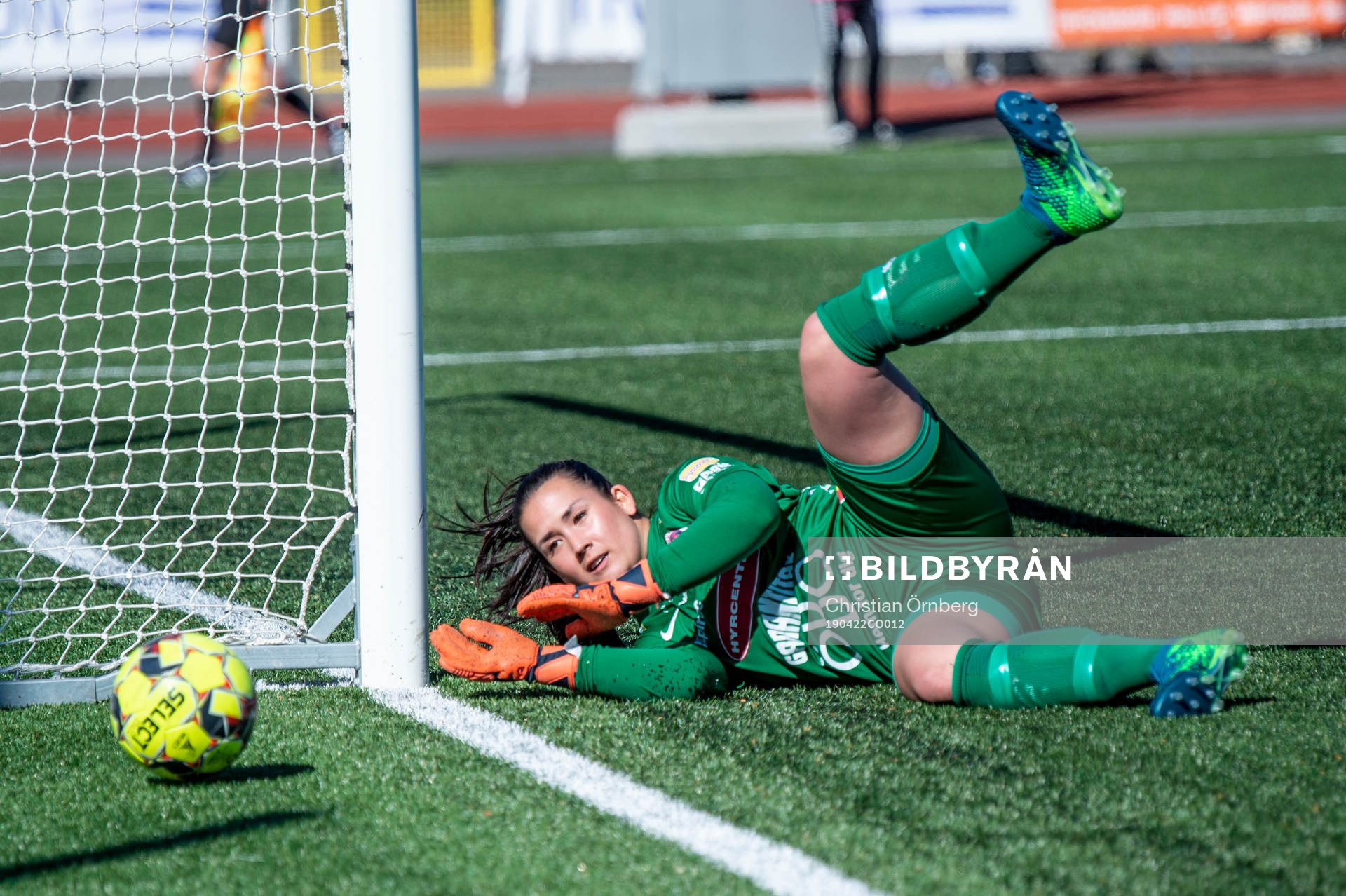 Örebros målvakt Nora Abolins under fotbollsmatchen i Damallsvenskan mellan Limhamn Bunkeflo och Örebro den 22 april 2019 i Malmö.