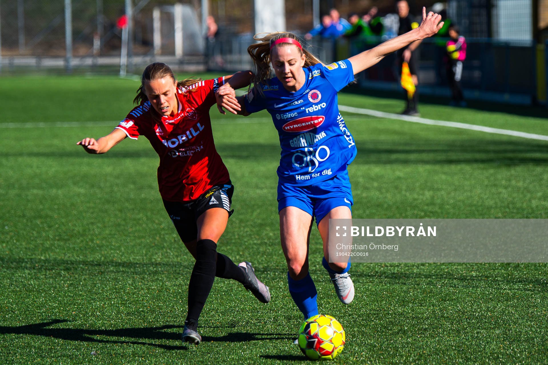 Örebros Kayla Braffet och Limhamn Bunkeflos Mia Persson