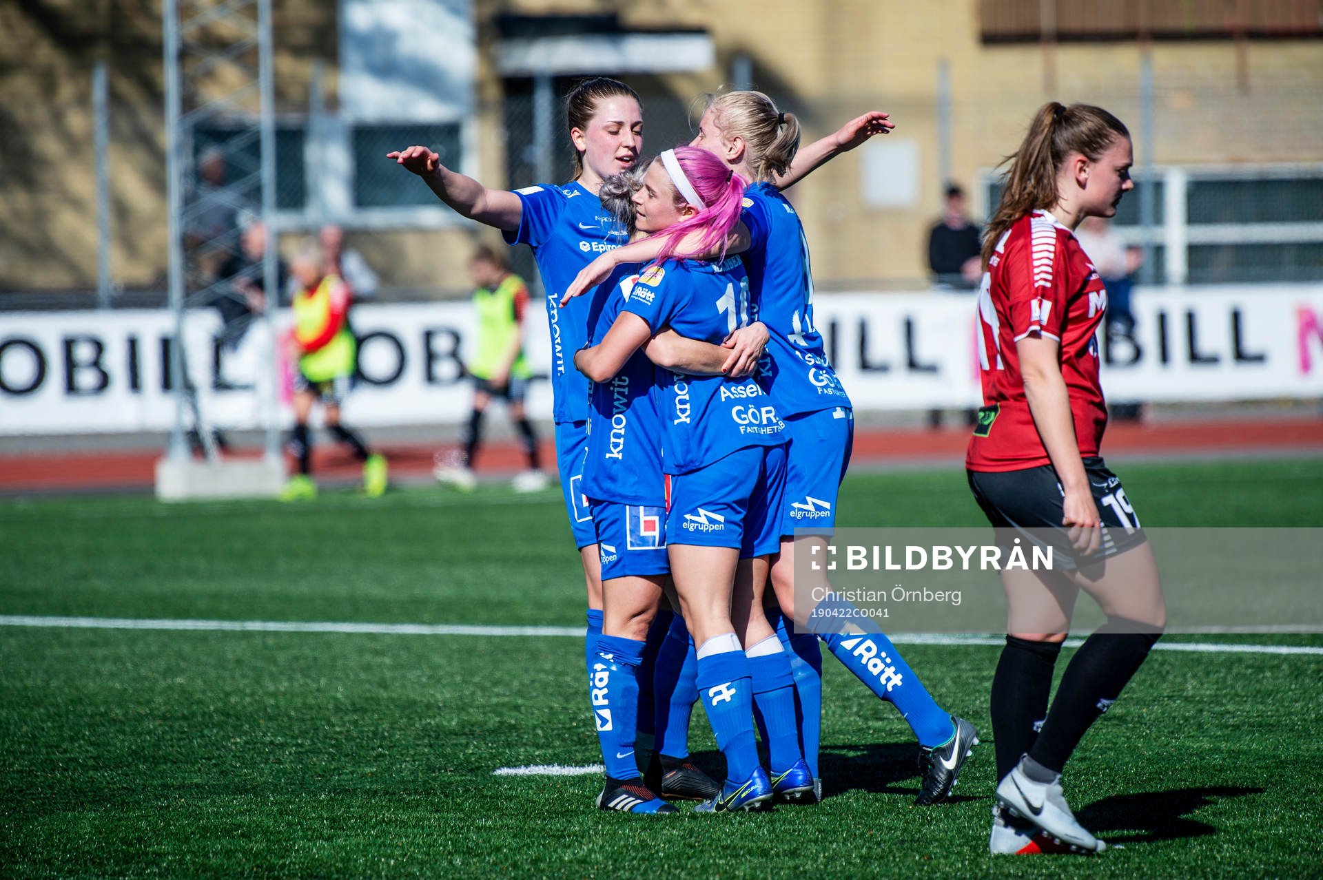 Örebros Addison Steiner jublar med lagkamraterna