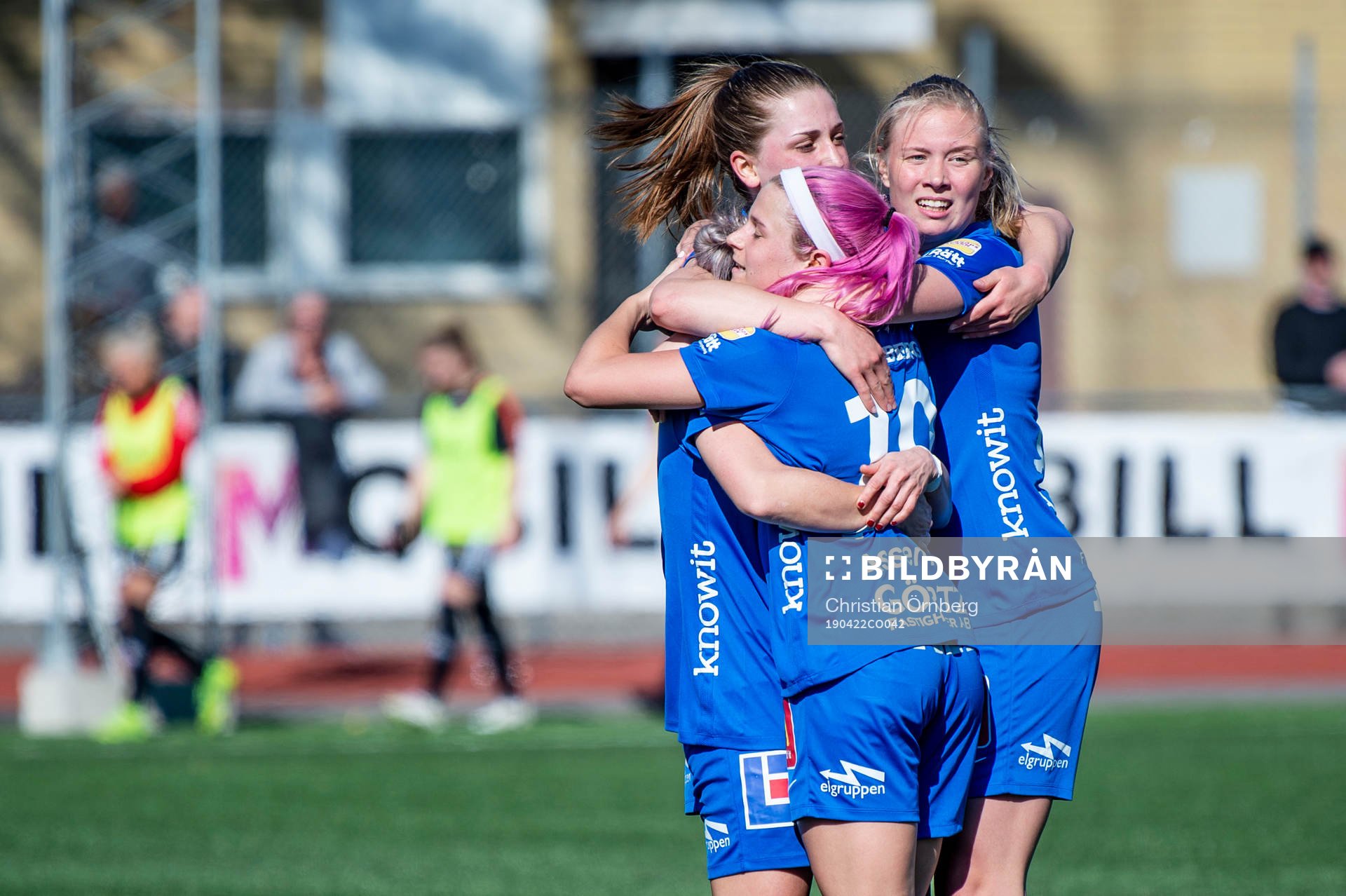Örebros Addison Steiner jublar med lagkamraterna