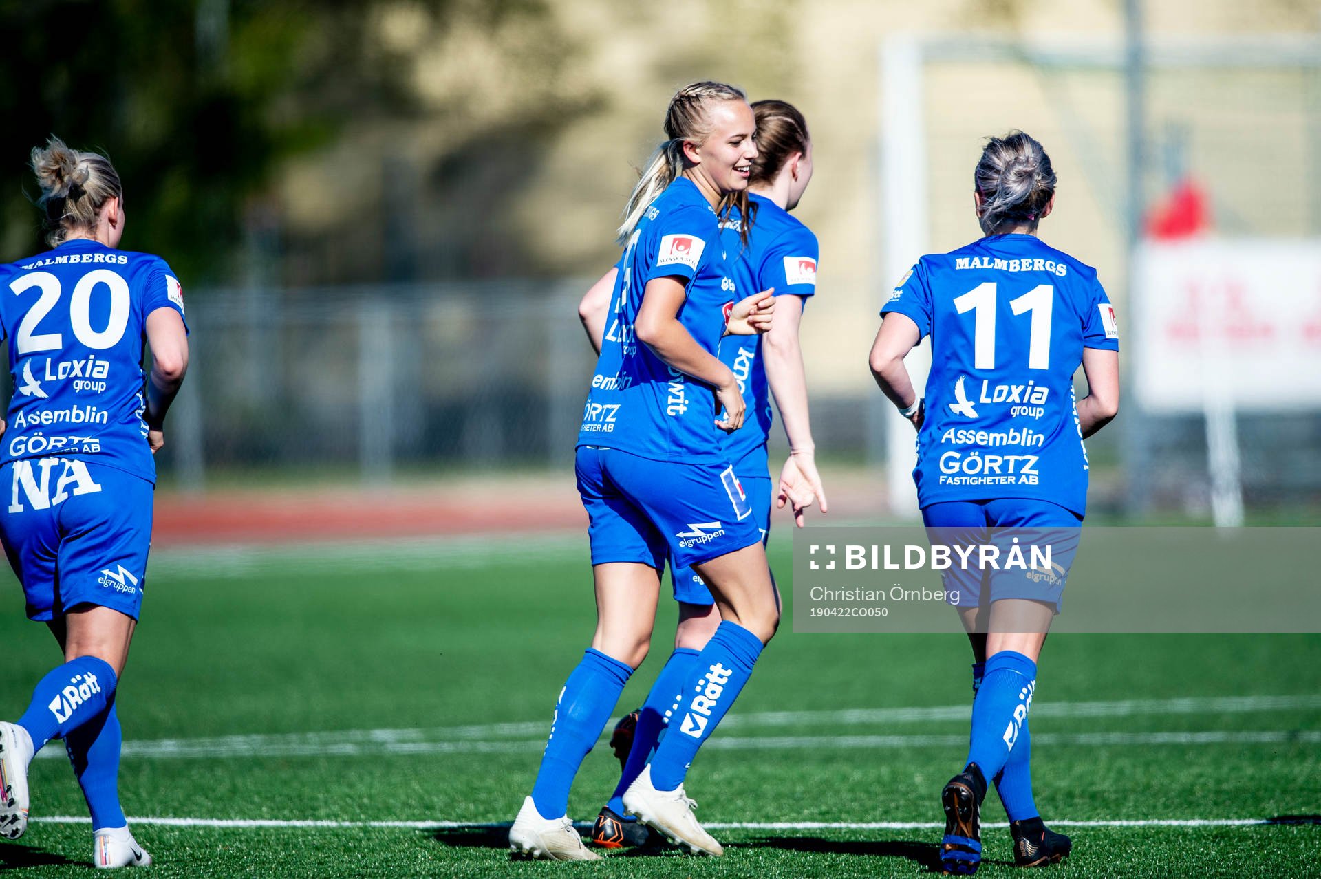 Örebros Sara Lilja Vidlund jublar med lagkamraterna