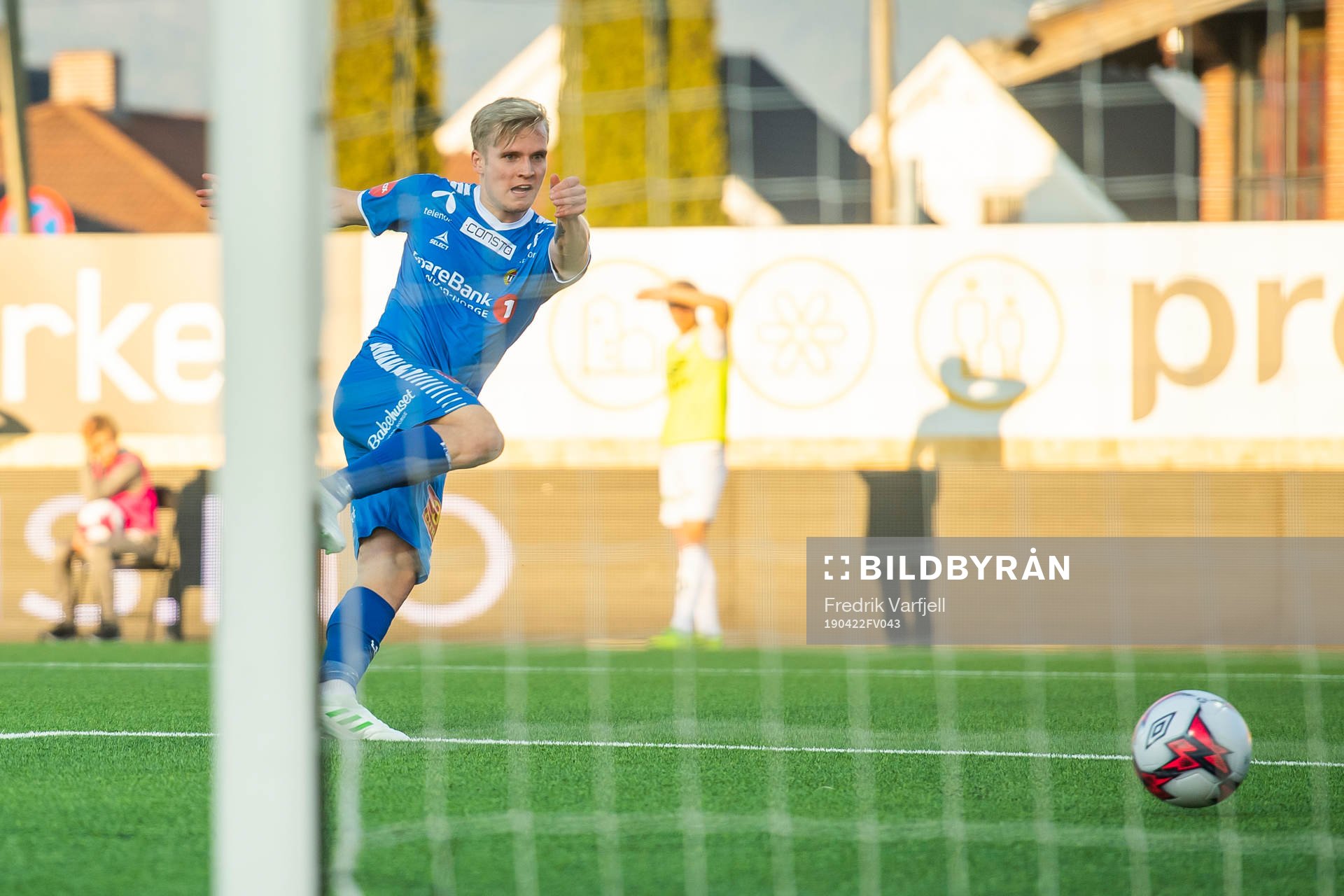 Mikael Nord Ingebrigtsen of Tromsø with a shoot outside