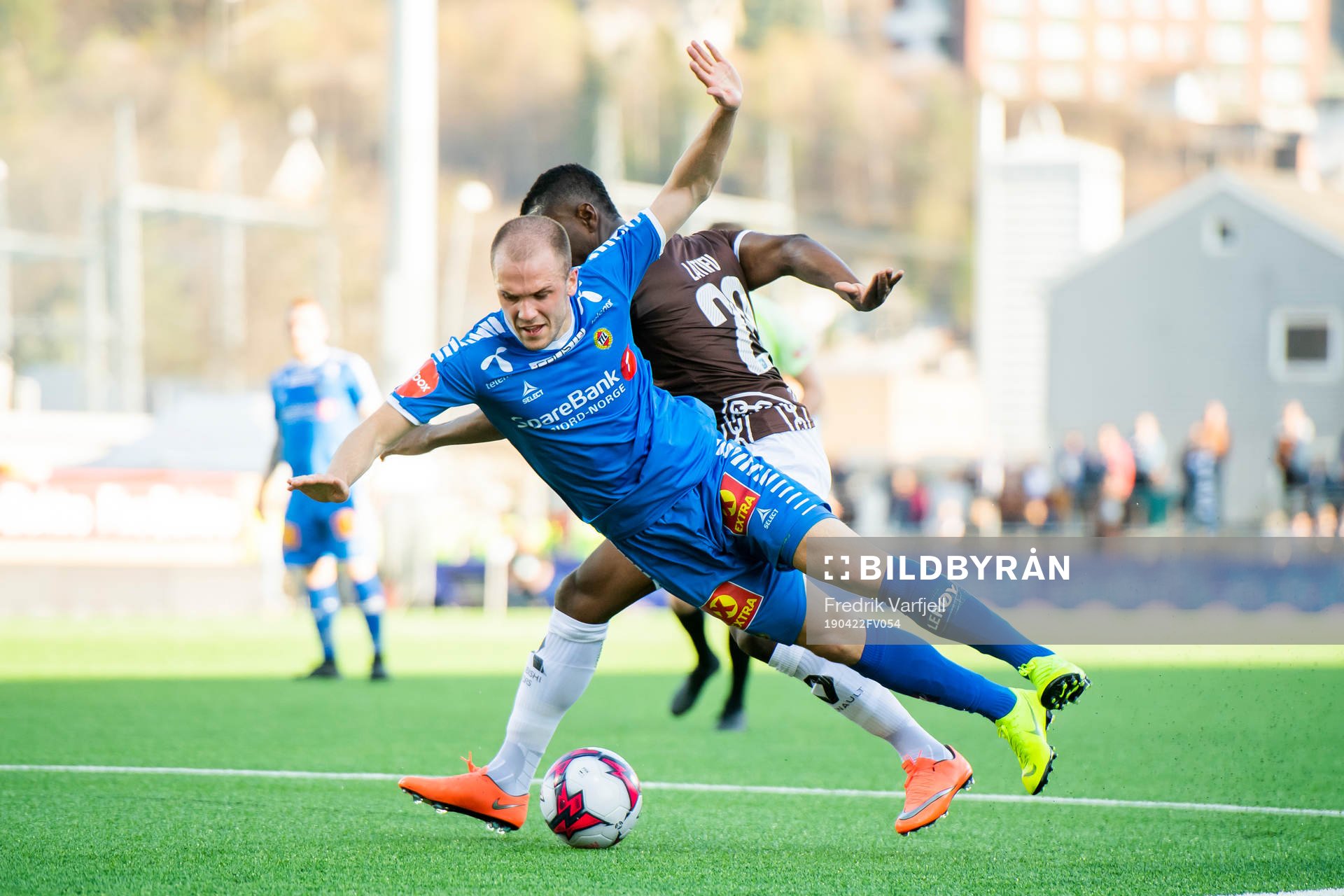 Lasse Nilsen of Tromsø and Akeem Latifu of Mjøndalen