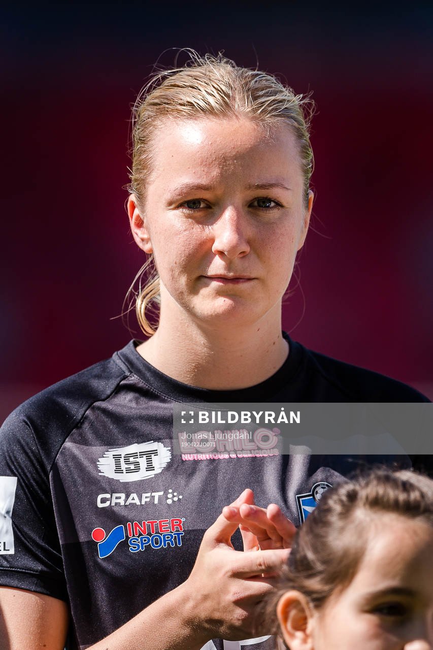Växjös Alexandra Jonasson före fotbollsmatchen i