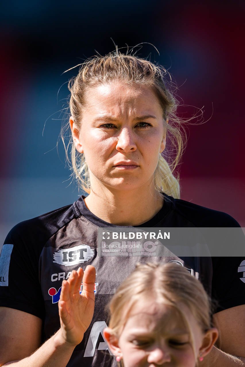 Växjös Emmi Alanen före fotbollsmatchen i Damallsvenskan