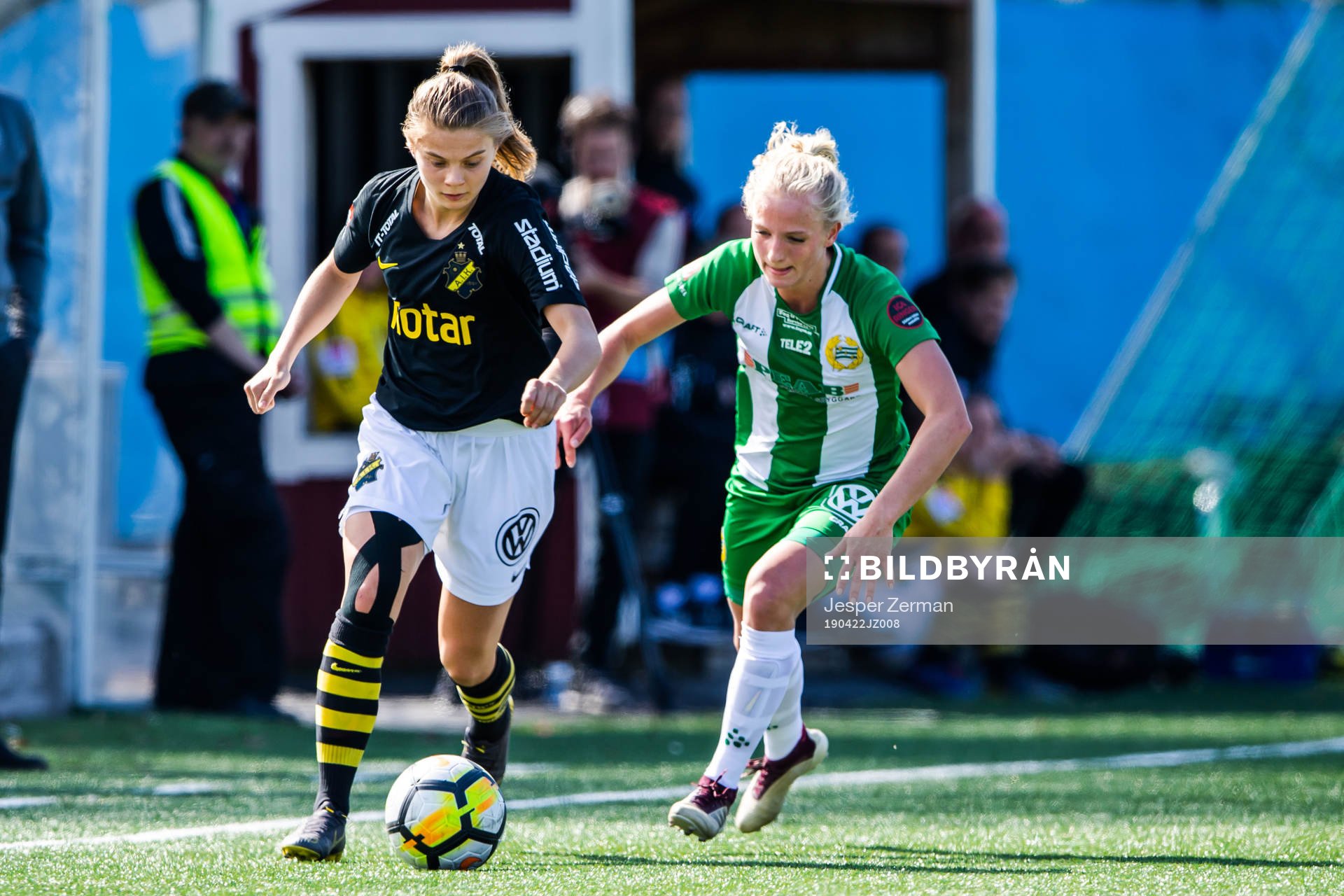 s Therese Simonsson och Hammarbys Astrid Larsson
