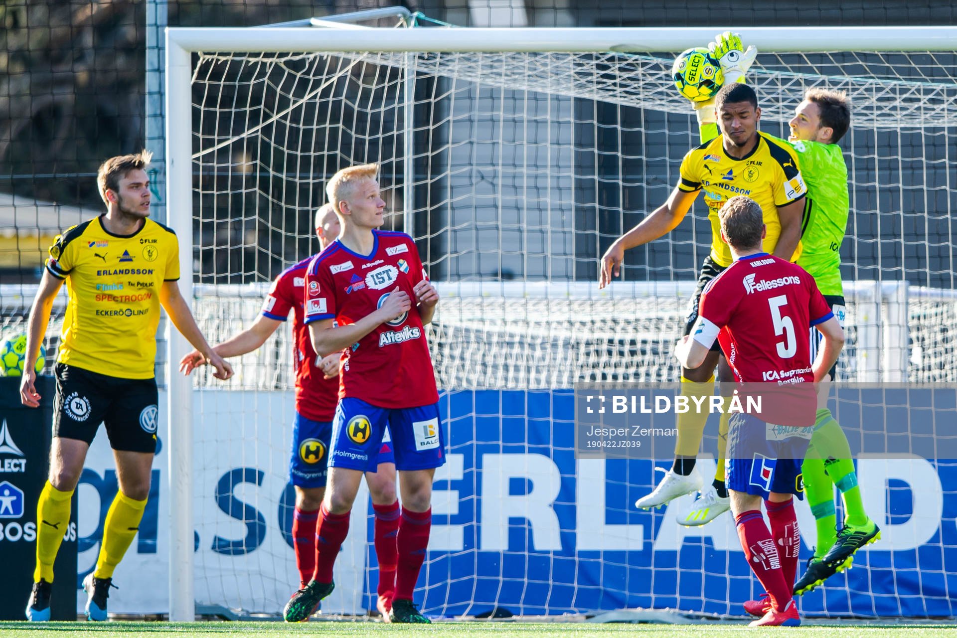 Frejs José Vitor dos Santos Silva och Östers målvakt