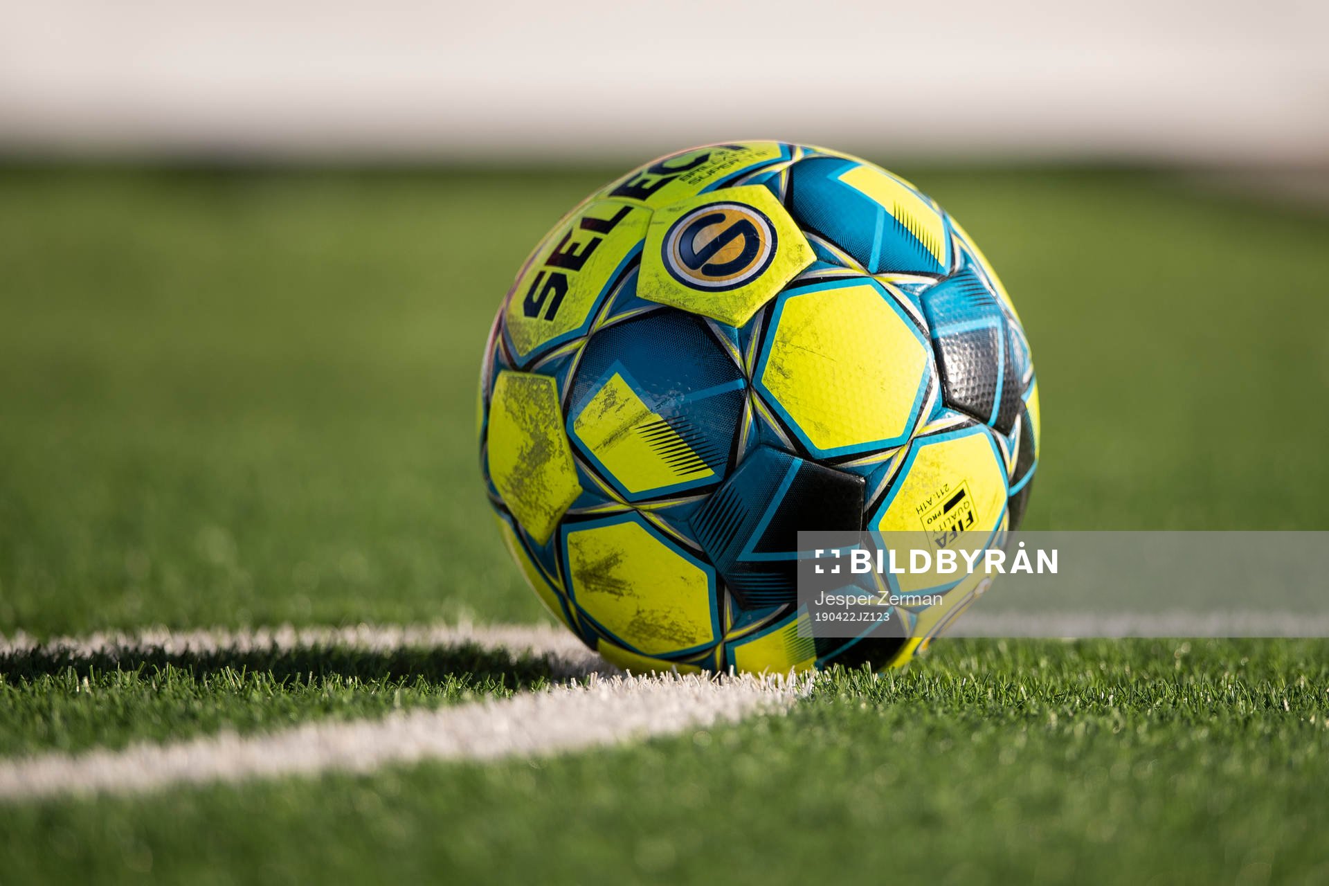 Den officiella matchbollen för Superettan under fotbollsmatchen i Superettan mellan Frej och Öster den 22 april 2019 i Stockholm.