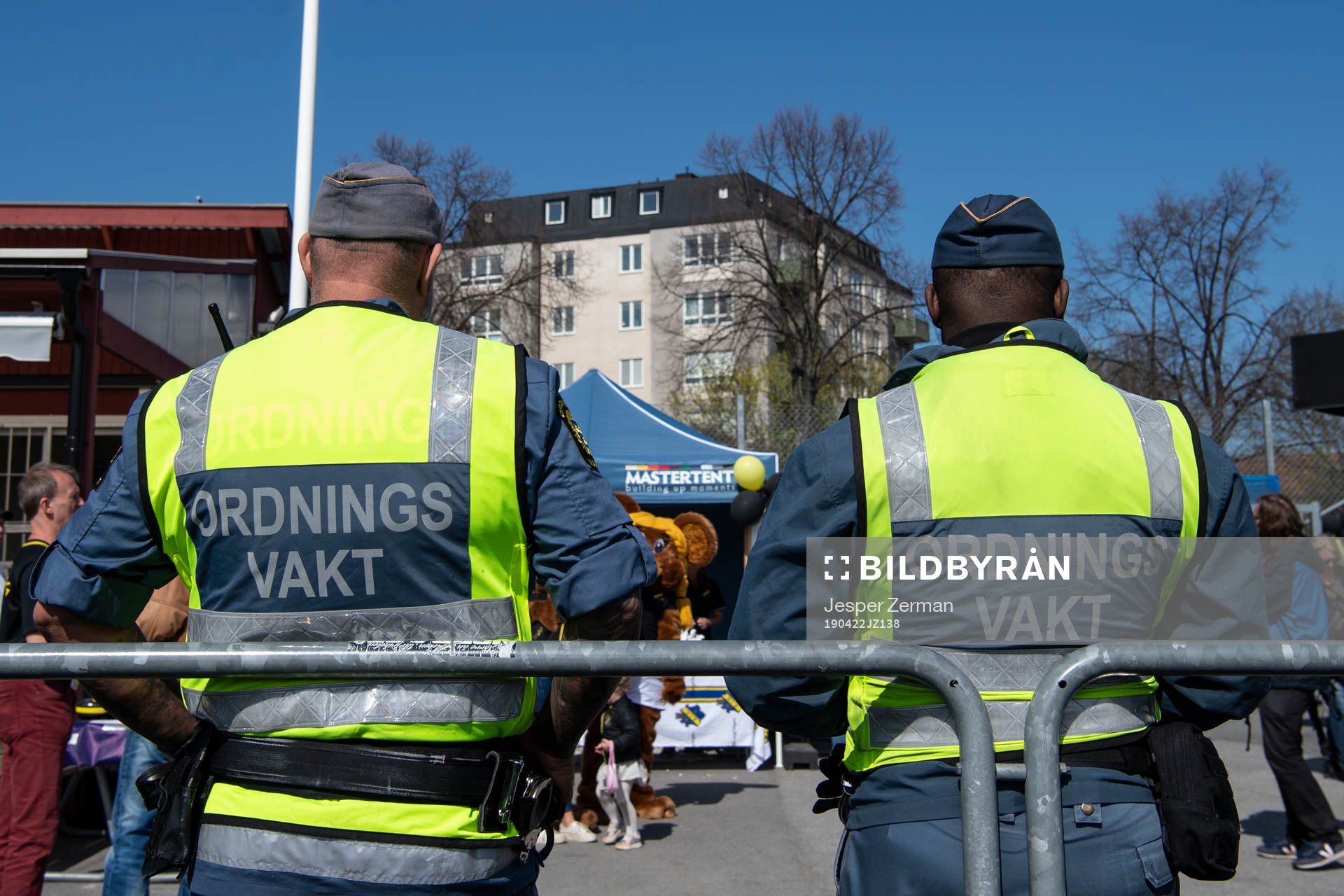 Två ordningsvakter