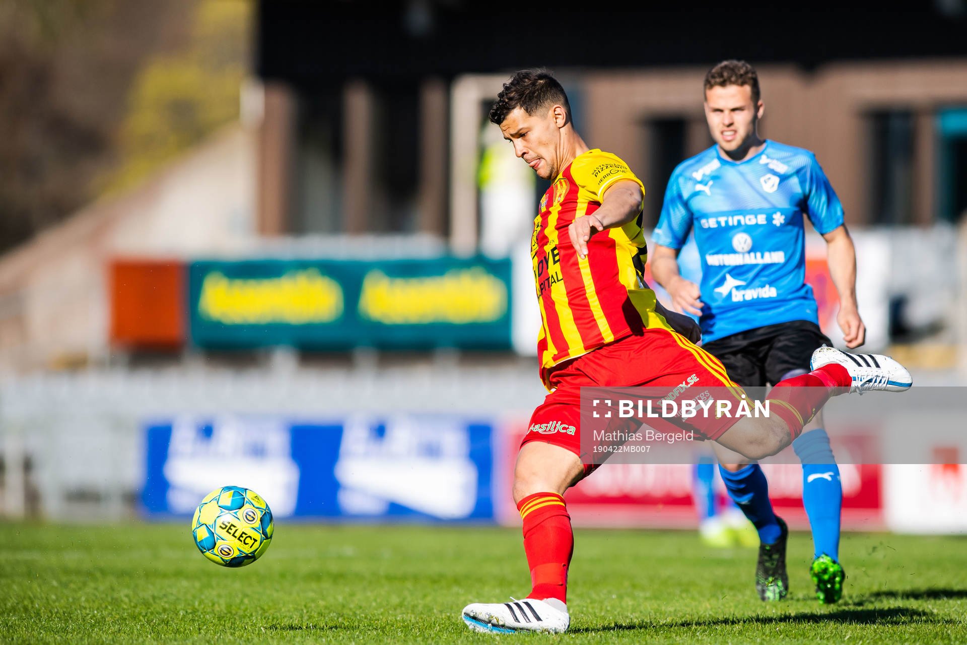 Syrianskas Mauricio Albornoz och Halmstads Gabriel