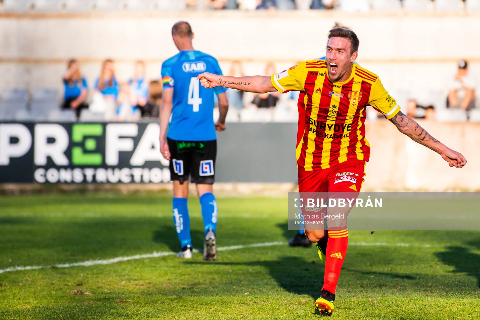 Syrianskas Matias Cahais jublar efter 2-2 under fotbollsmatchen i Superettan mellan Halmstad och Syrianska den 22 april 2019 i Halmstad.