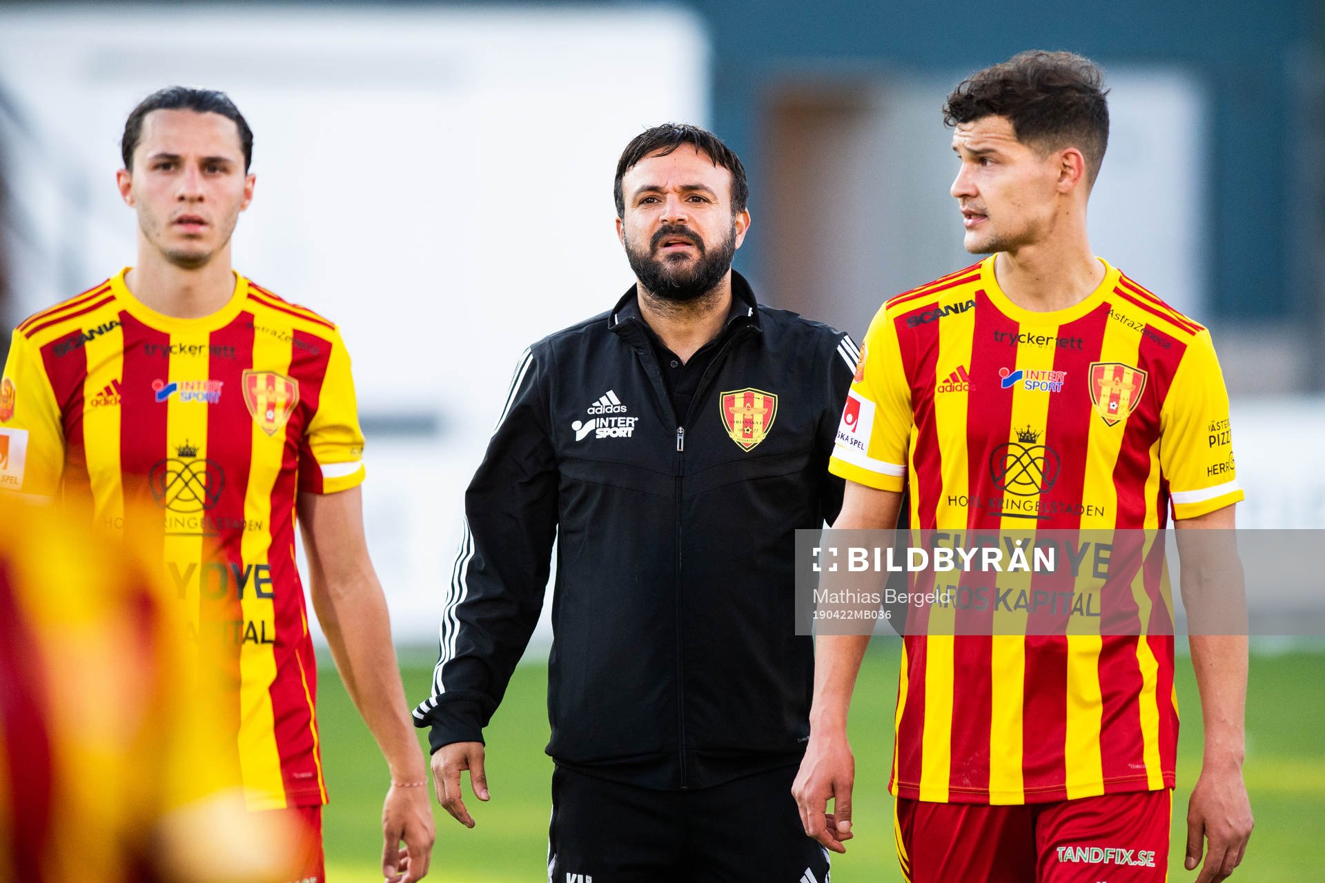 Syrianskas Stefan Ilic, tränare Korosh Hatami och Mauricio Albornoz efter fotbollsmatchen i Superettan mellan Halmstad och Syrianska den 22 april 2019 i Halmstad.