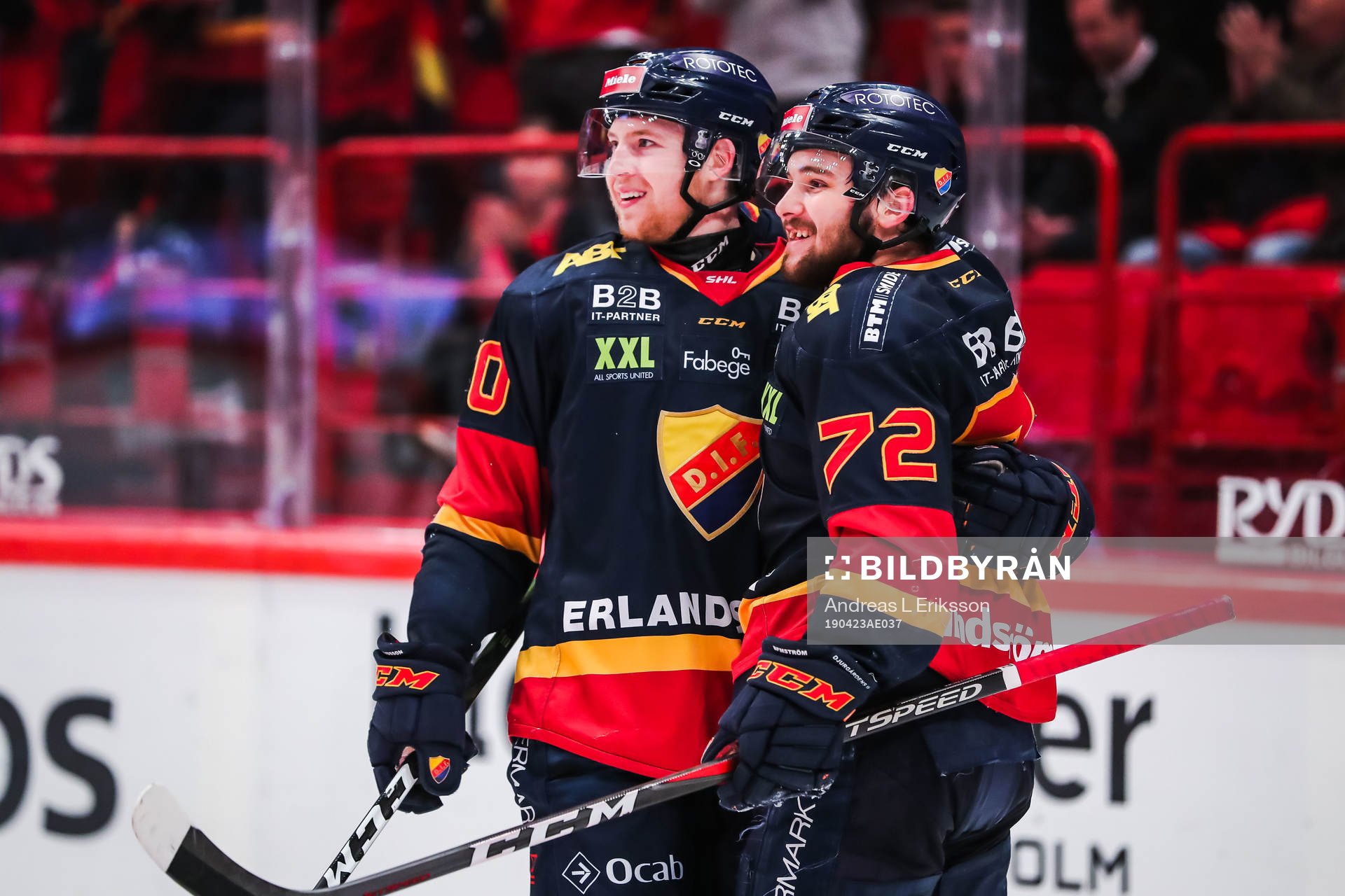 Djurgårdens Marcus Davidsson och Emil Bemström jublar