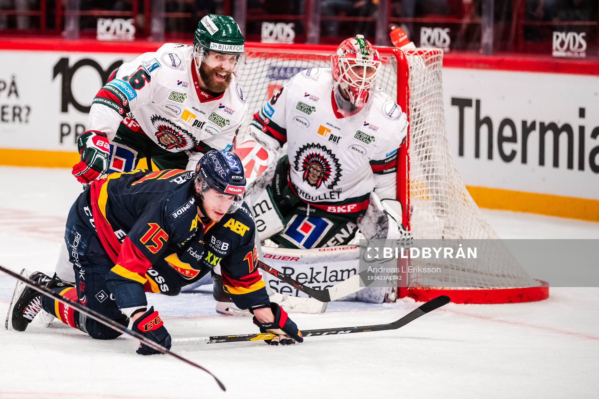 Frölundas Jonathan Sigalet och målvakt Johan Mattsson mot