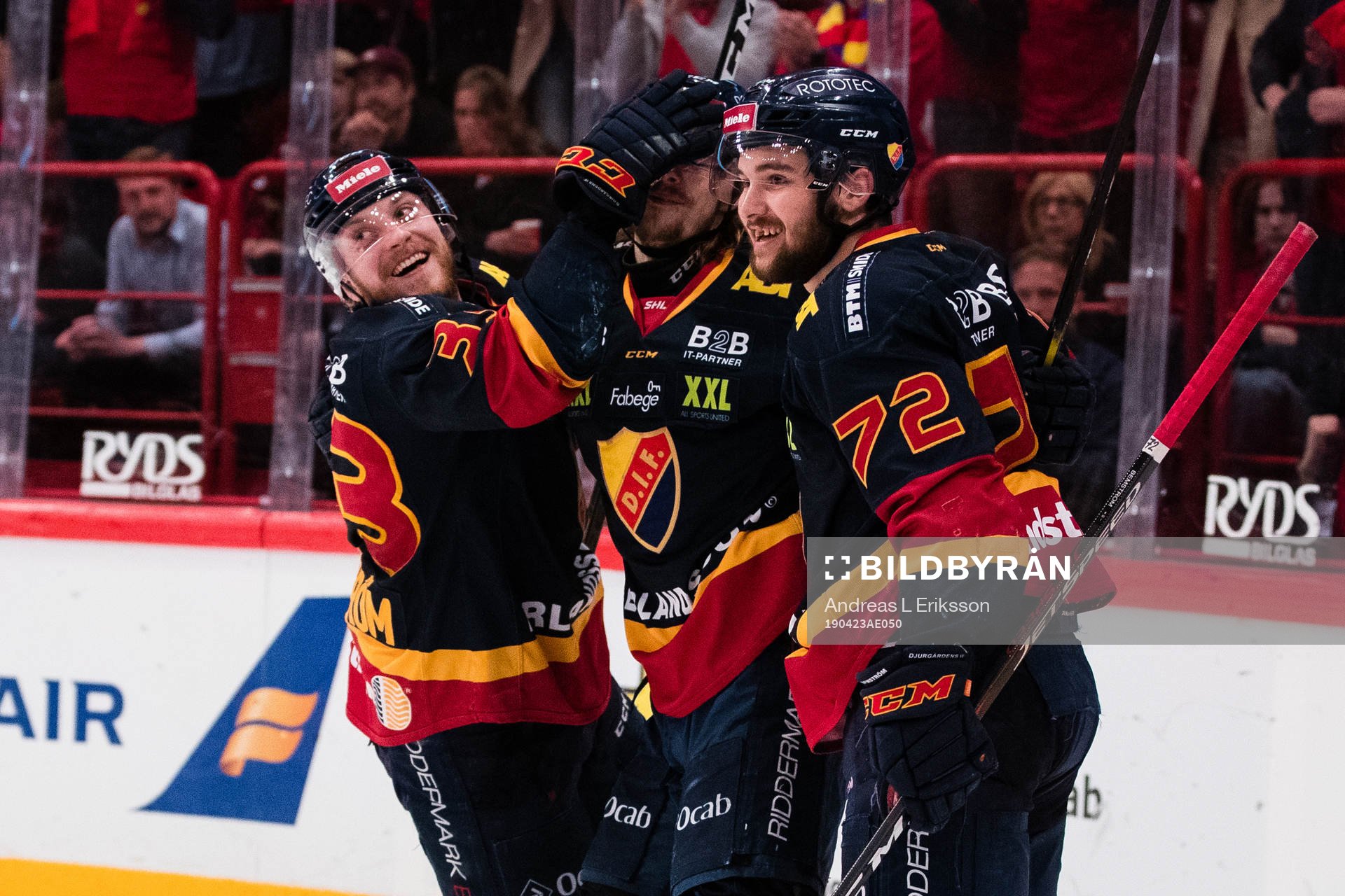 Djurgårdens Linus Hultström och Emil Bemström jublar