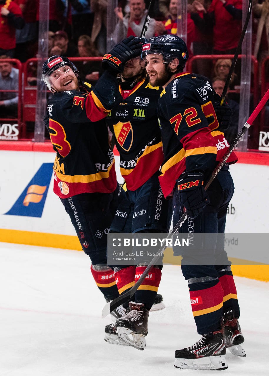 Djurgårdens Linus Hultström och Emil Bemström jublar
