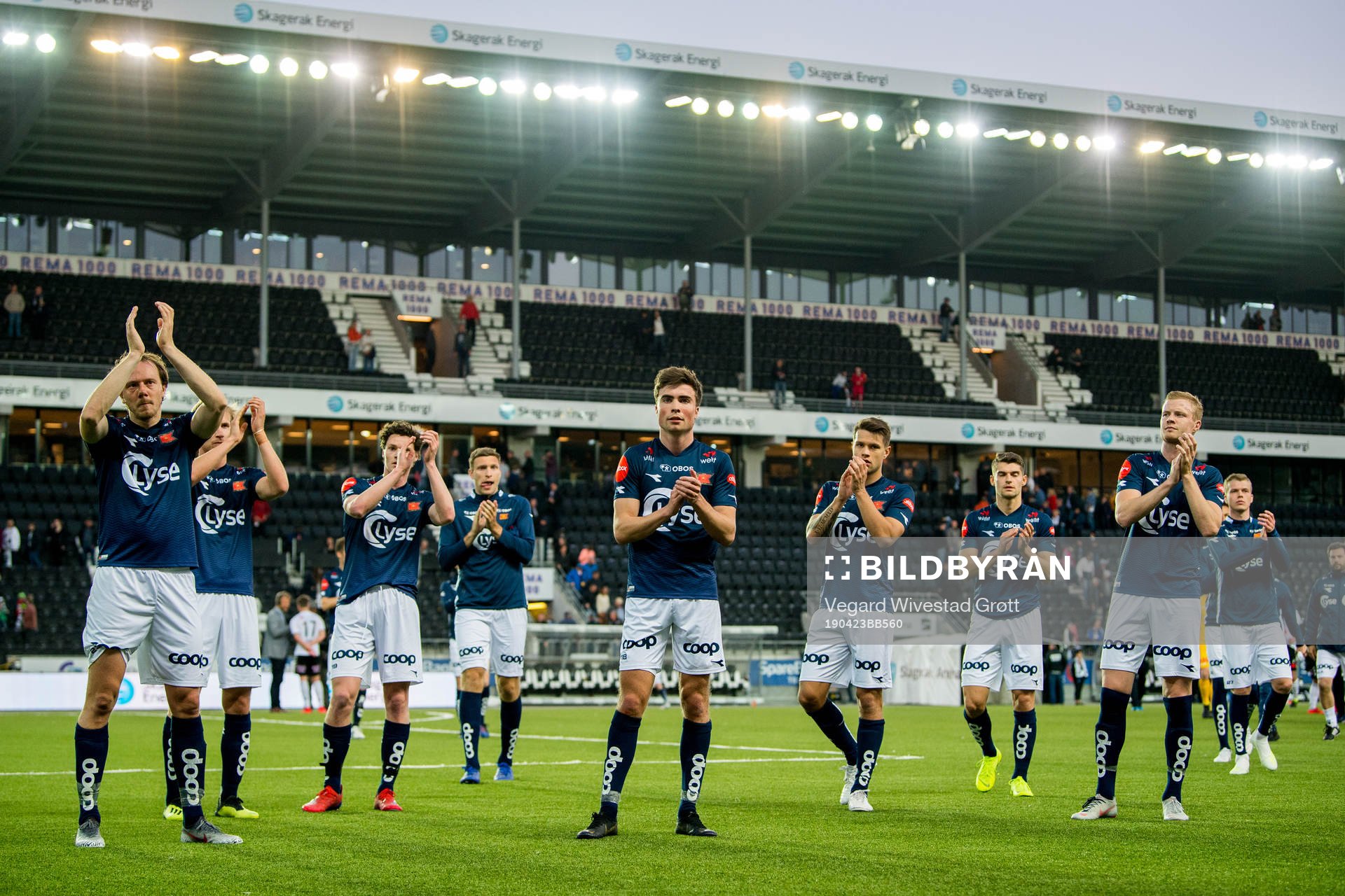 Sondre Flem Bjørshol and the players of Viking look