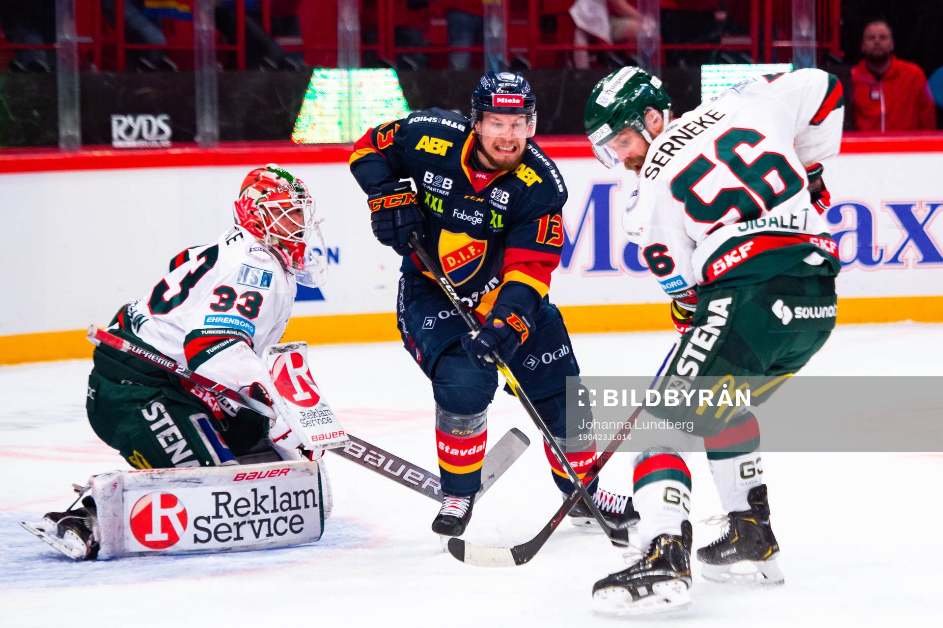 Frölundas målvakt Johan Mattsson och Jonathan Sigalet